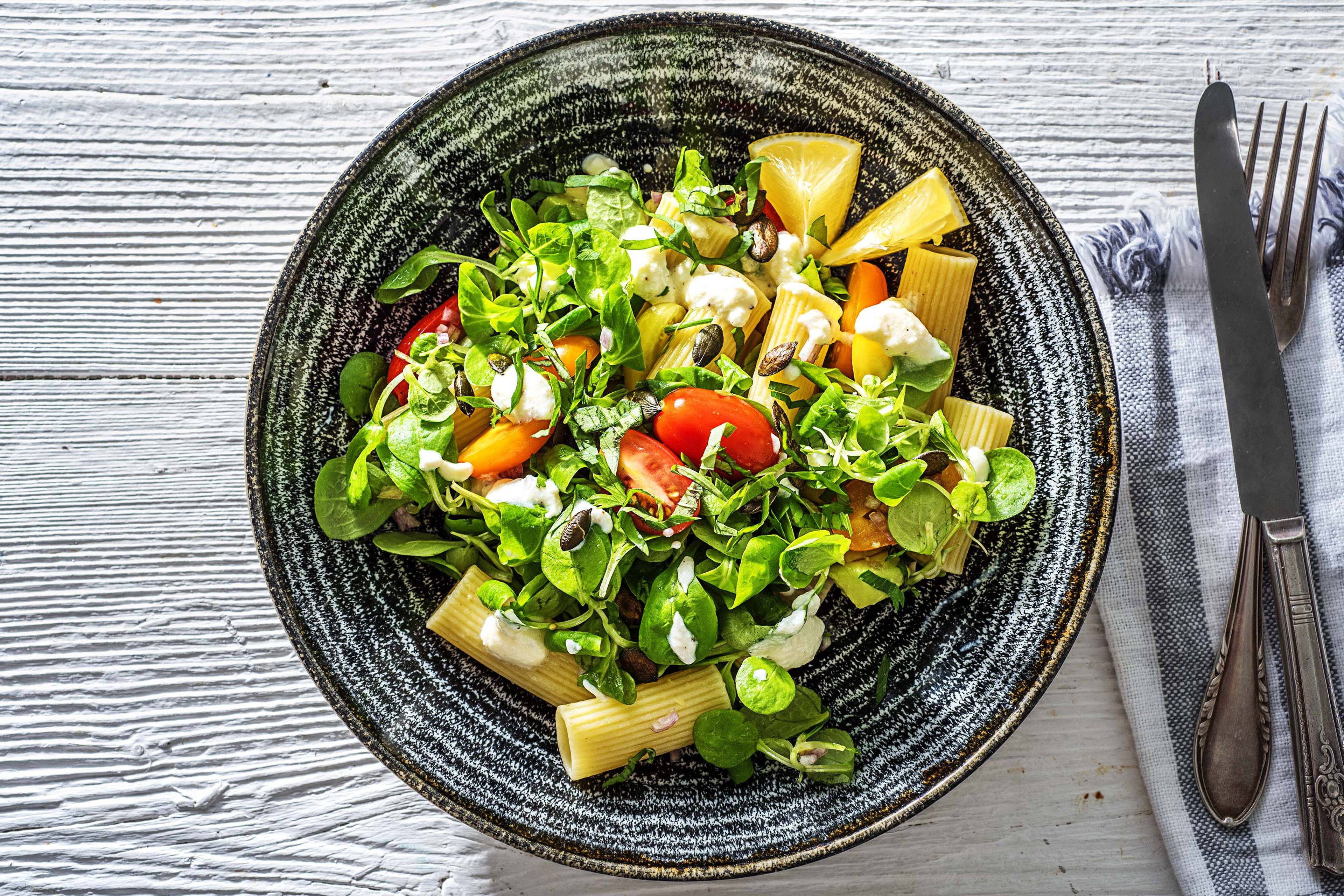 Pastasalade met avocado en ricotta