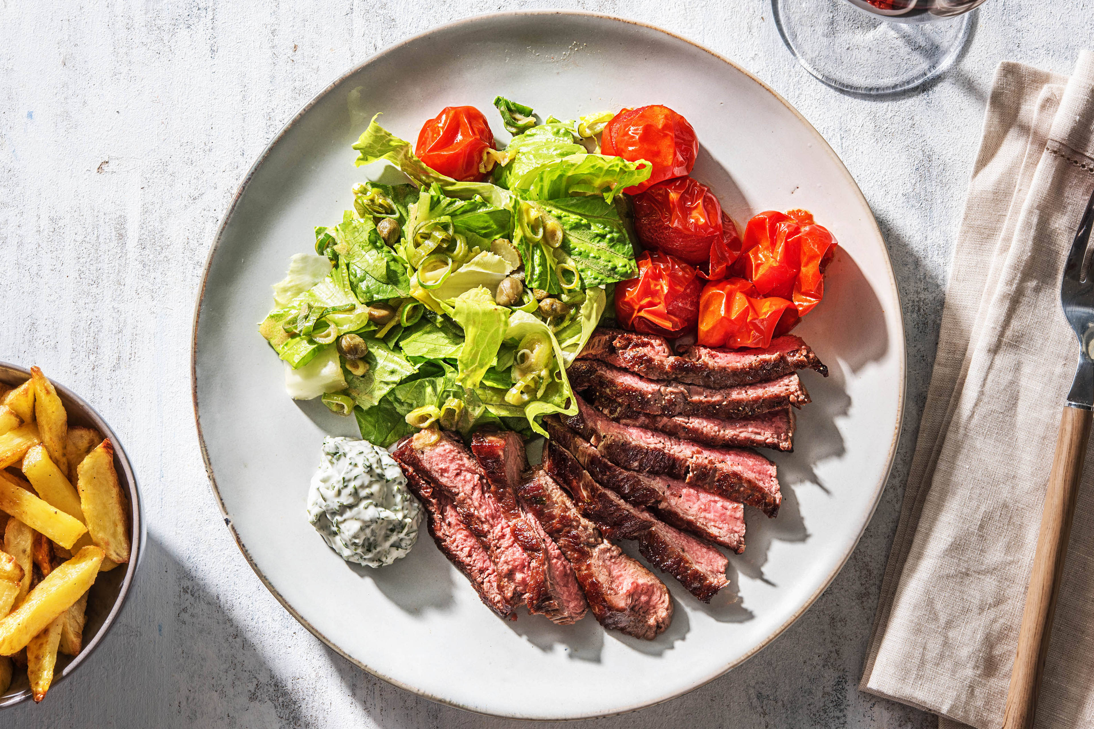 Steak frites et mayonnaise à l'estragon