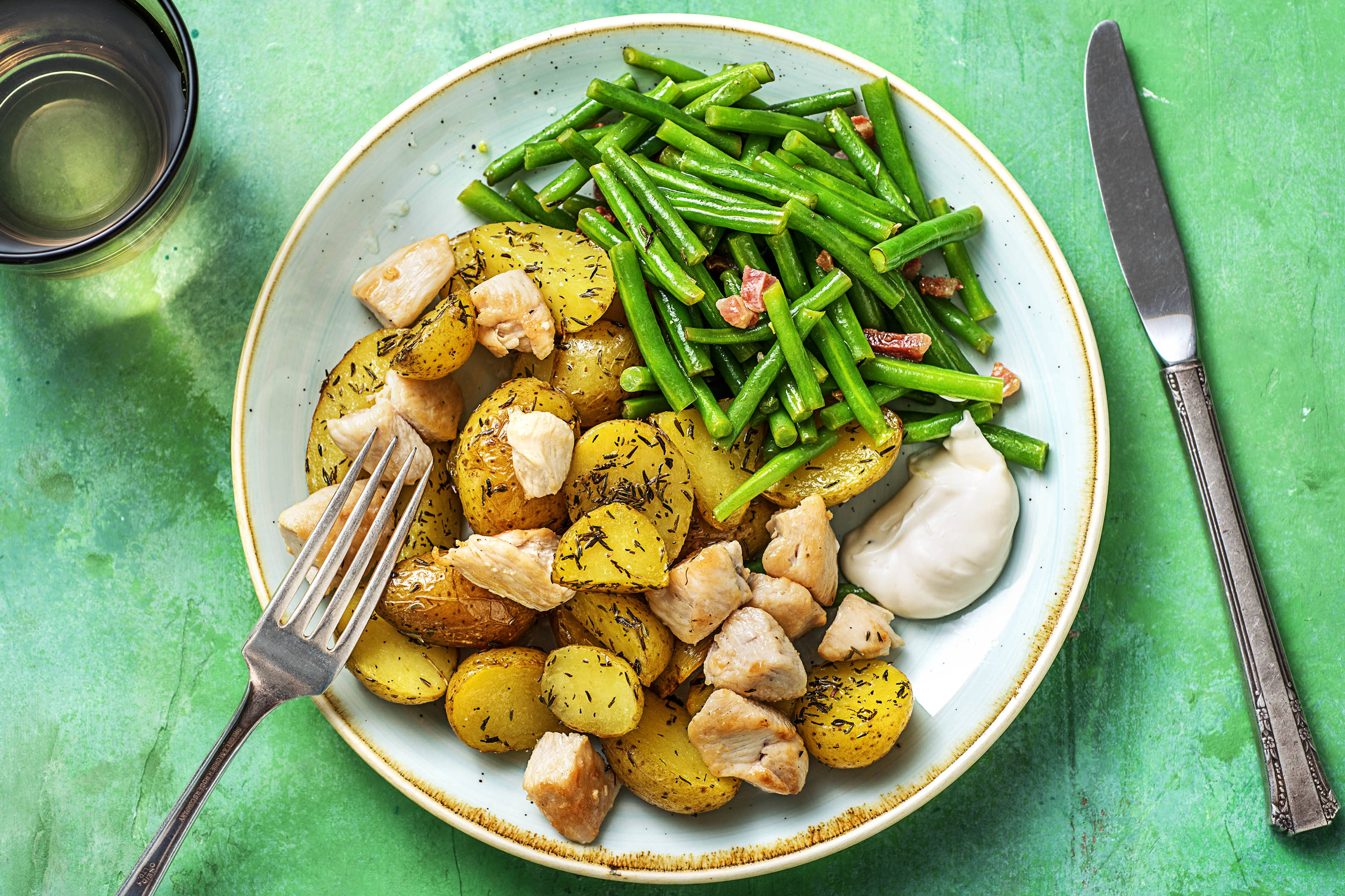 Kip met tijm-aardappelen en limoenmayonaise