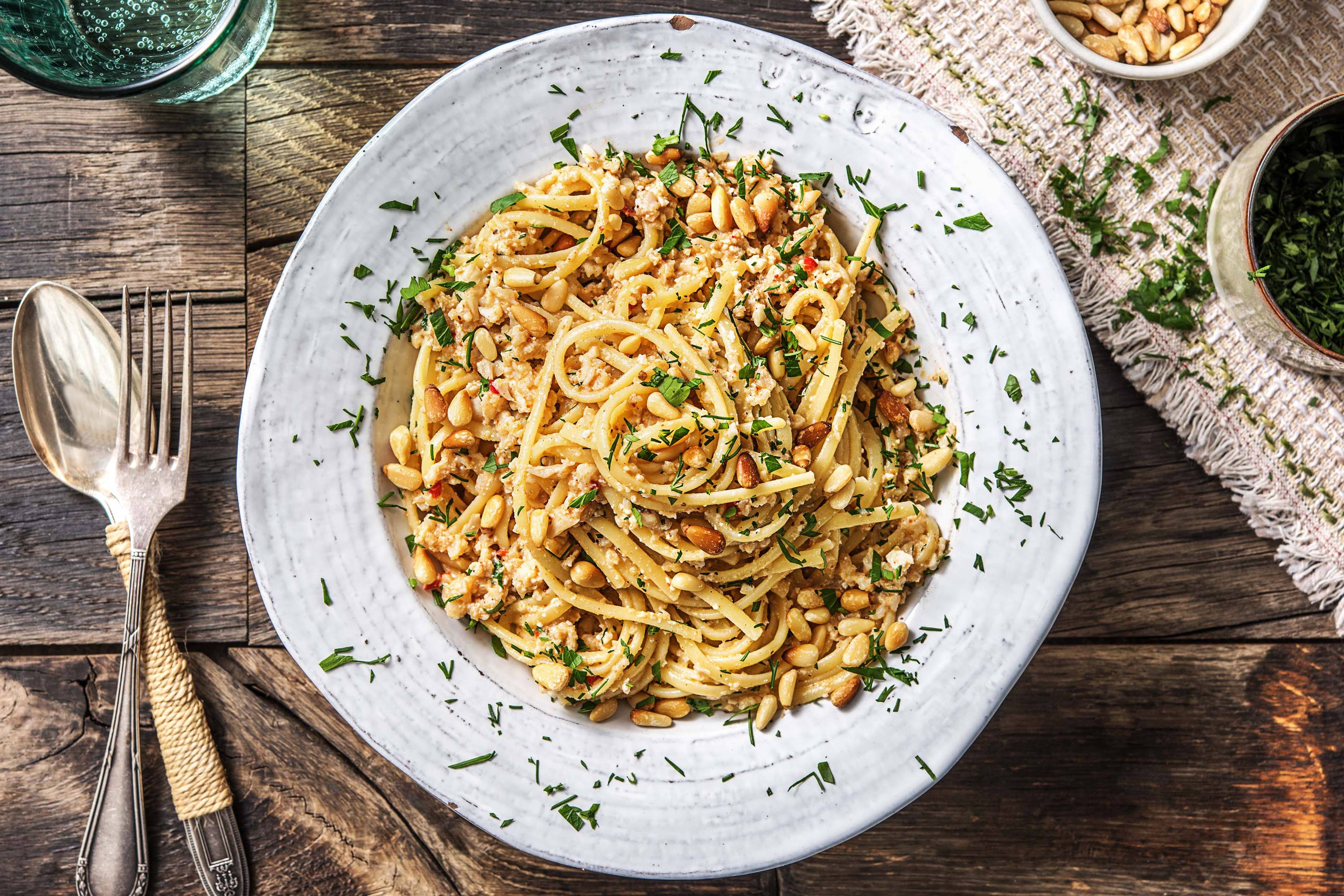 Linguine met baharat-bloemkoolrijst