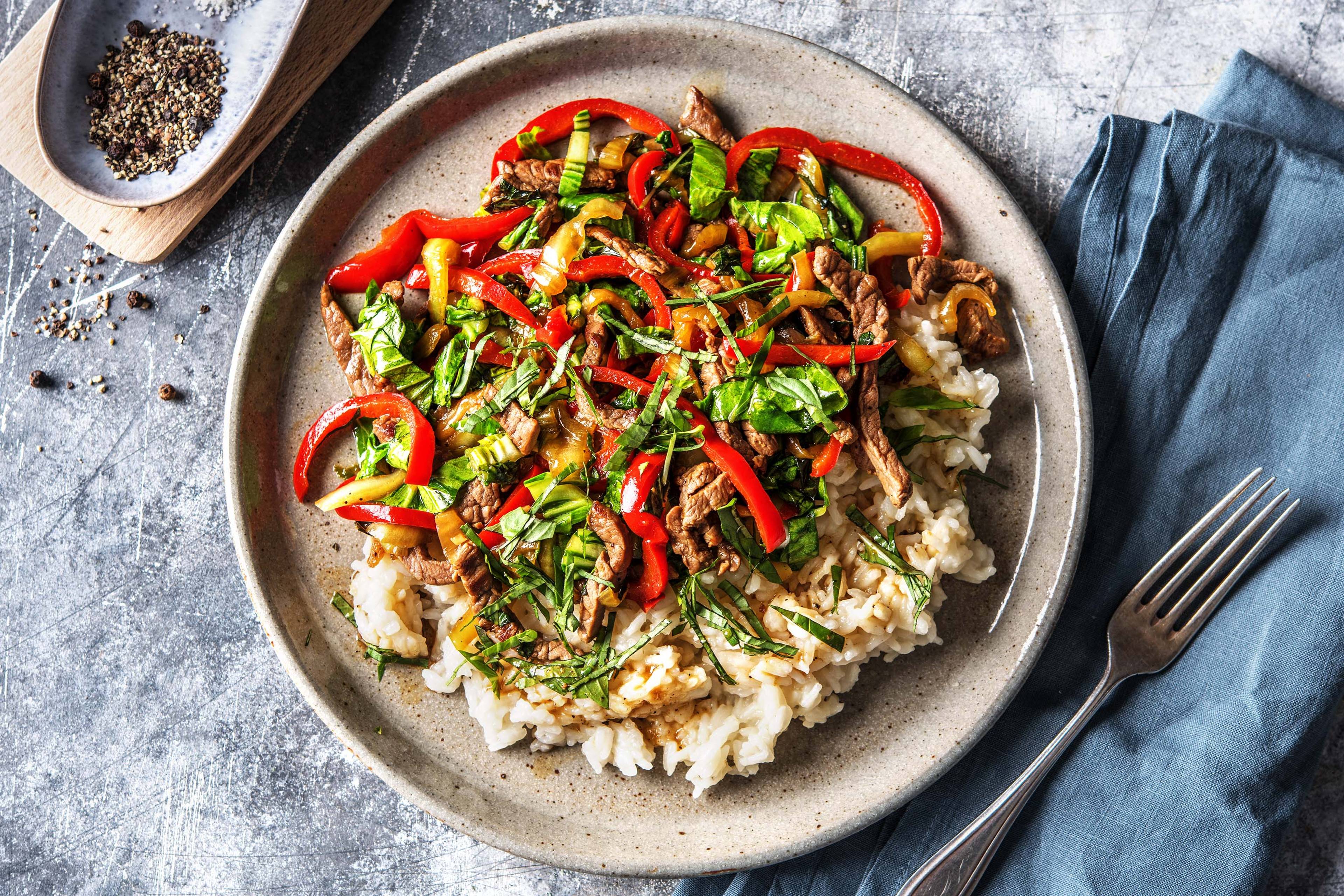 Wokschotel met biefstukreepjes en paksoi