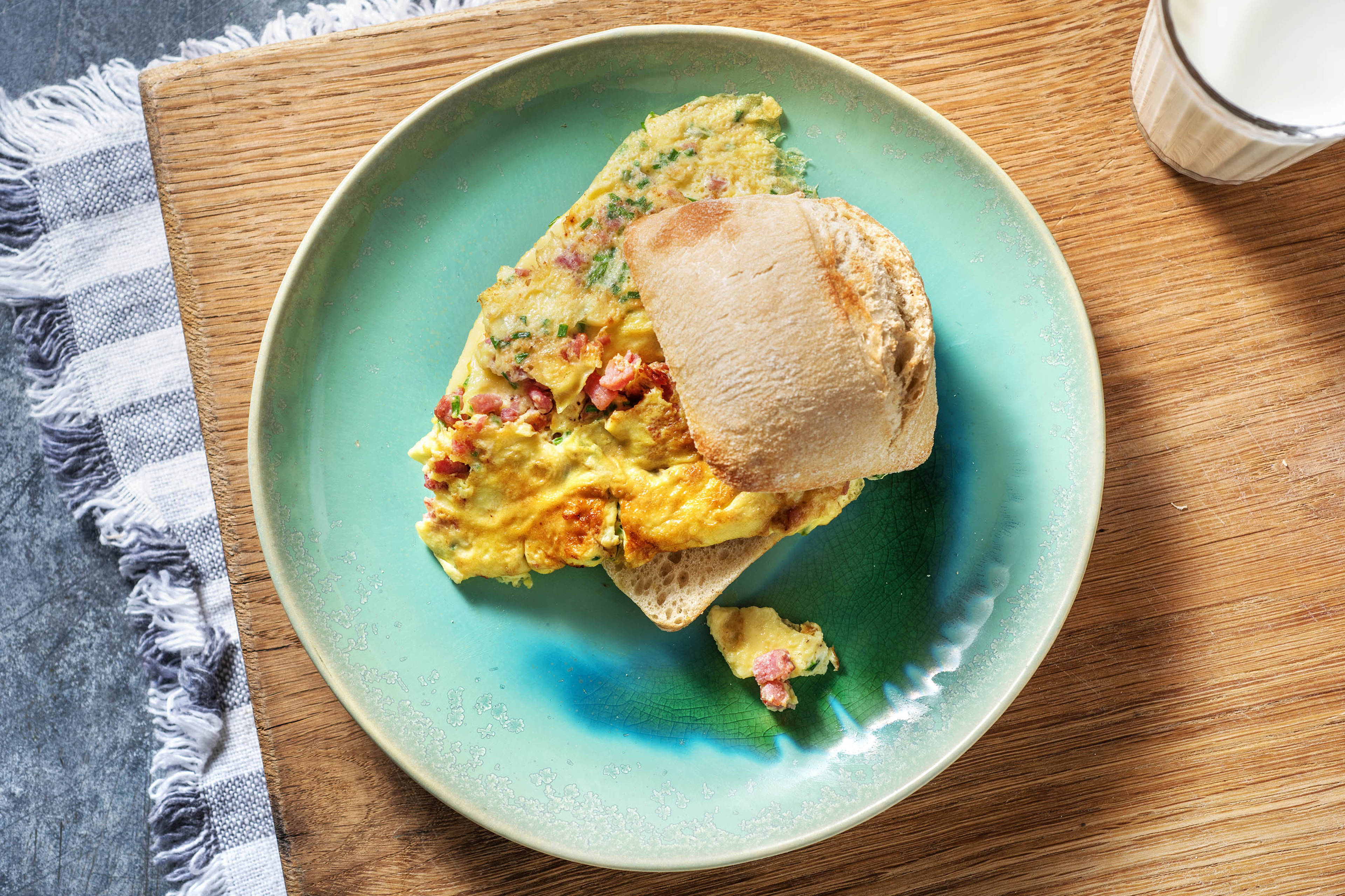Omelet met spekjes en bieslook