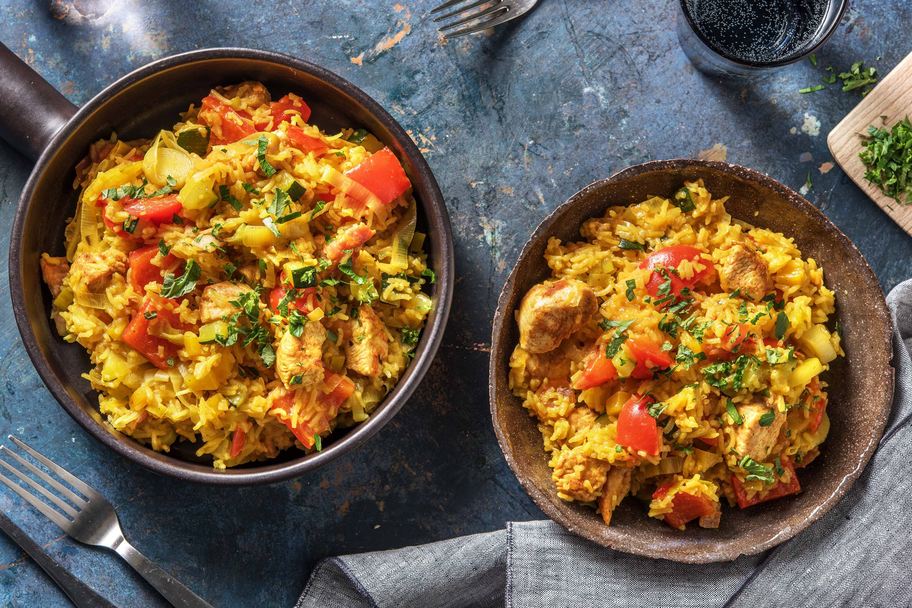 Plat de riz au poulet et légumes