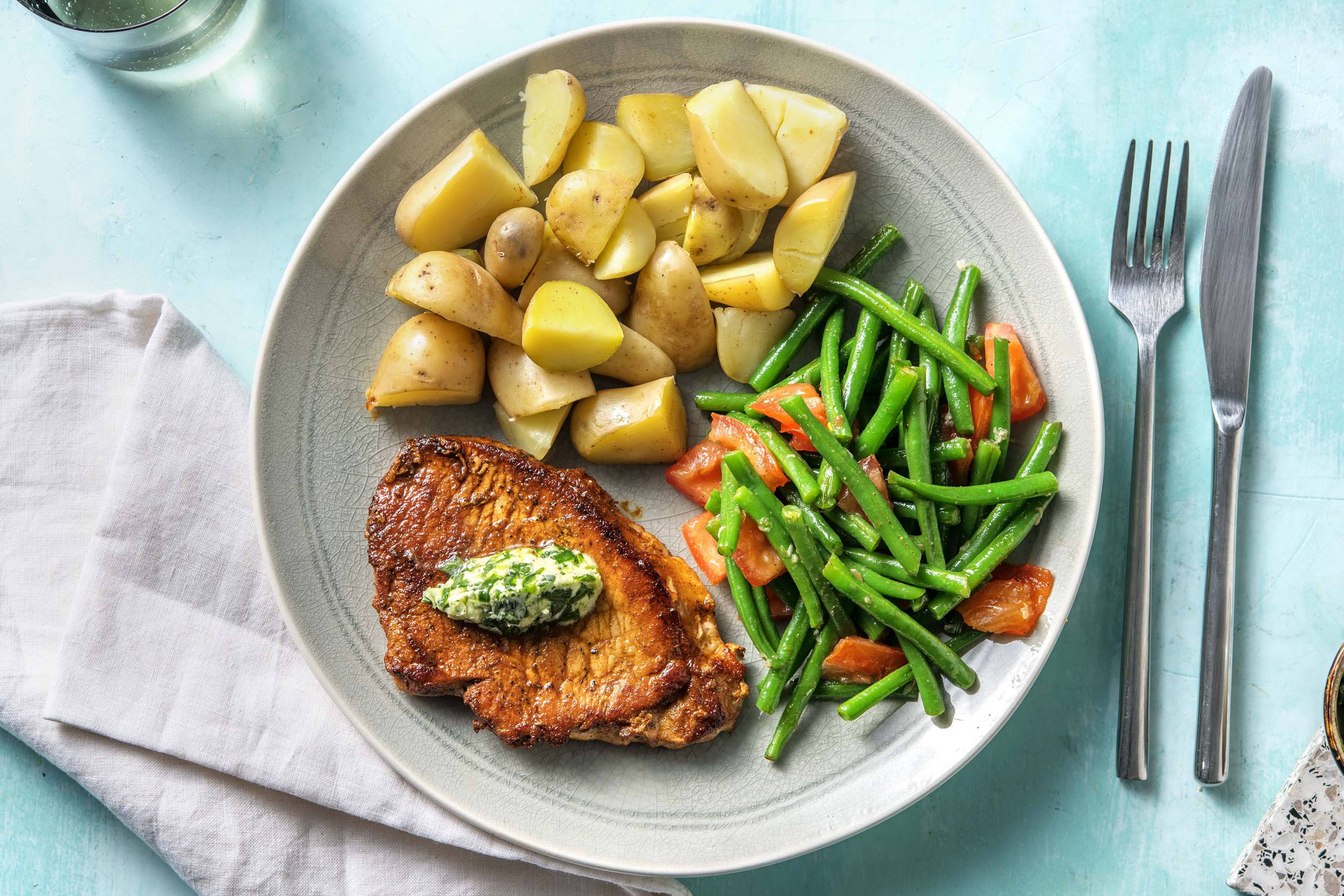 Schweinelachssteak mit Bärlauchbutter