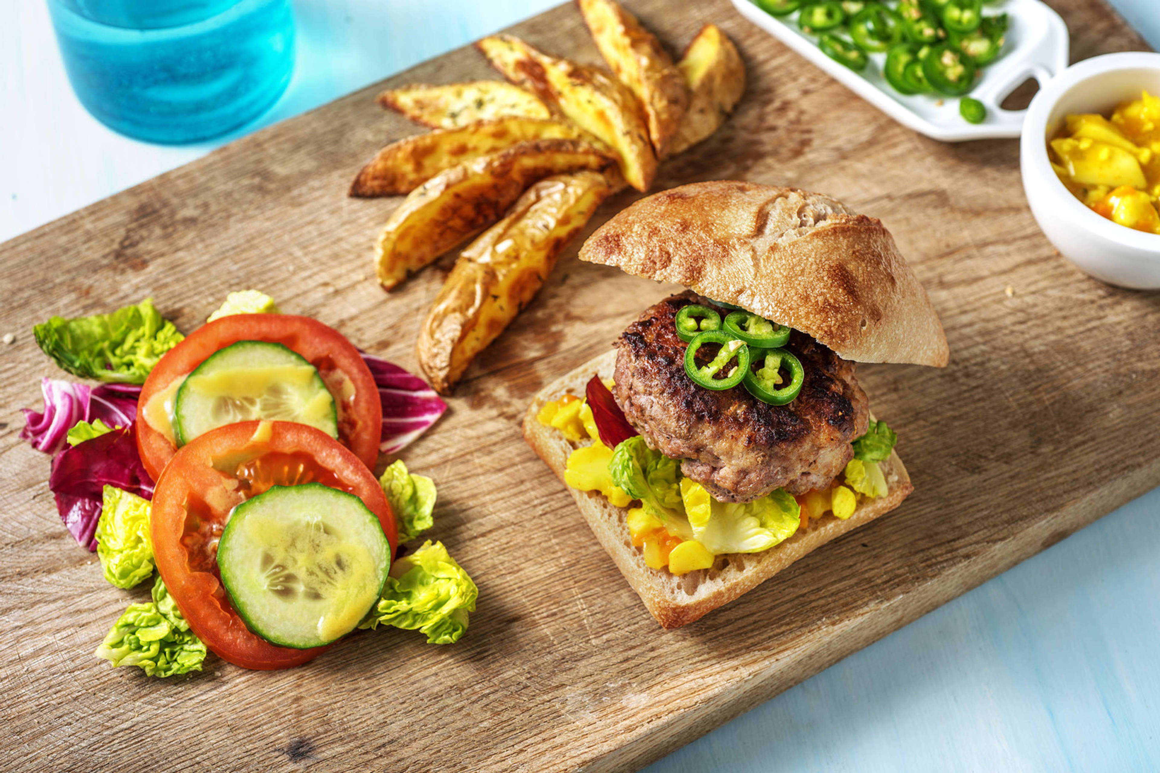 Burger au piment vert piquant et au piccalilli
