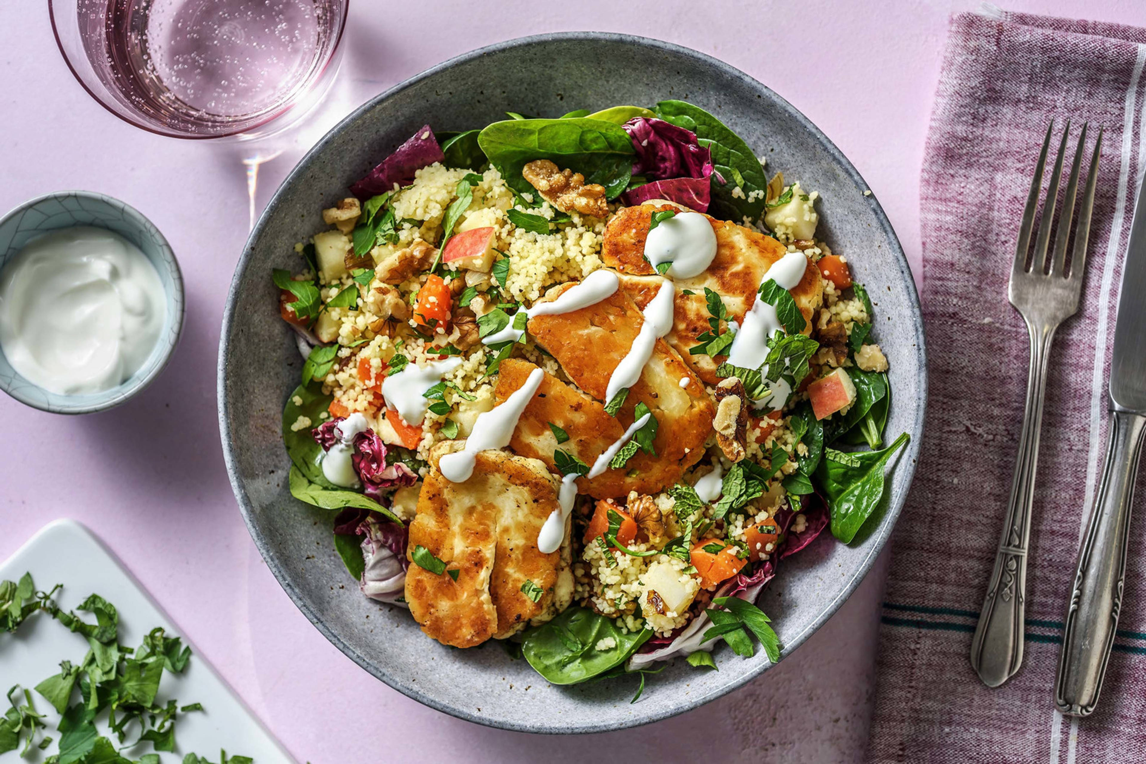 Salade de couscous complet au halloumi et aux carottes