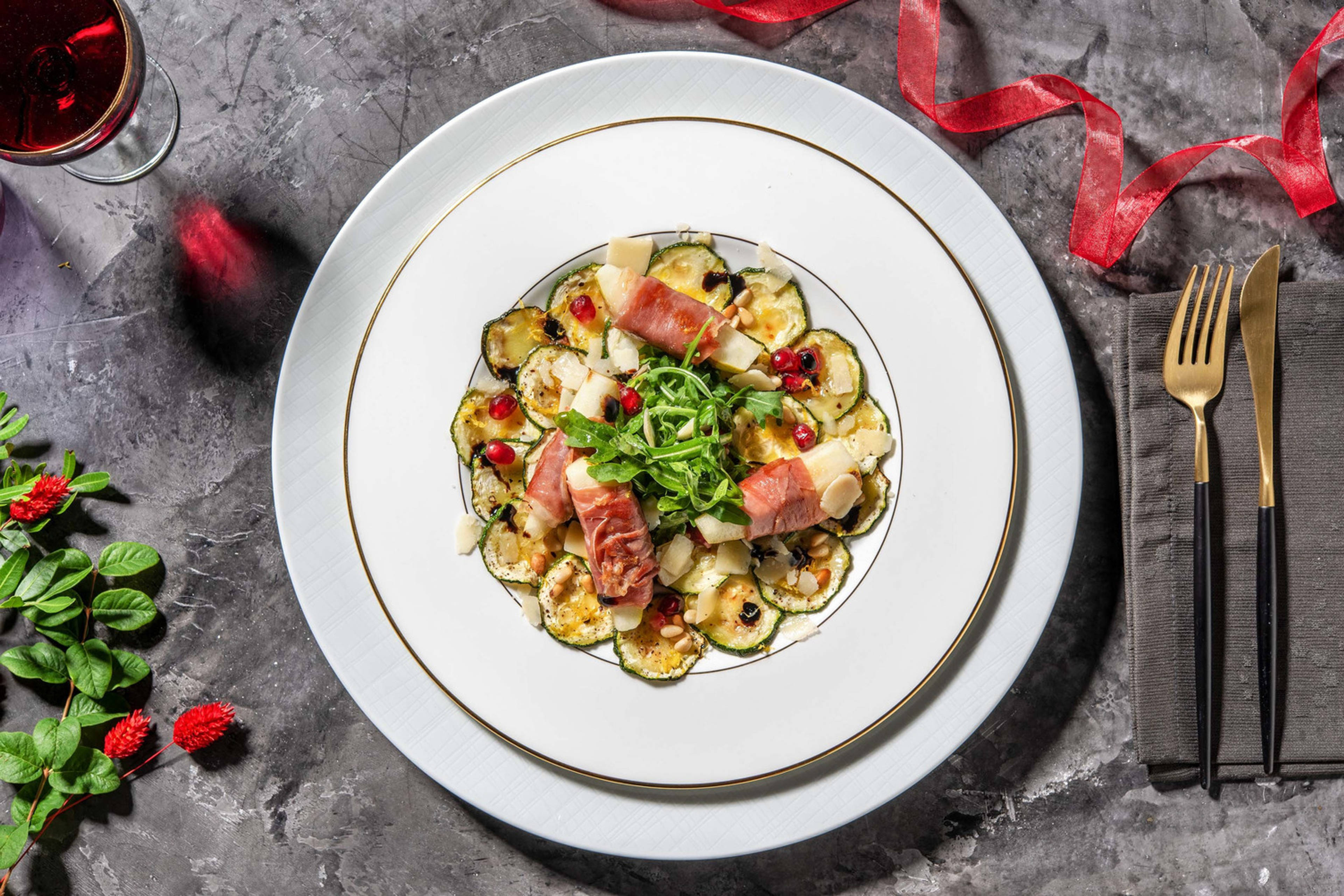 Schinken-Birnen auf Zucchini-Carpaccio