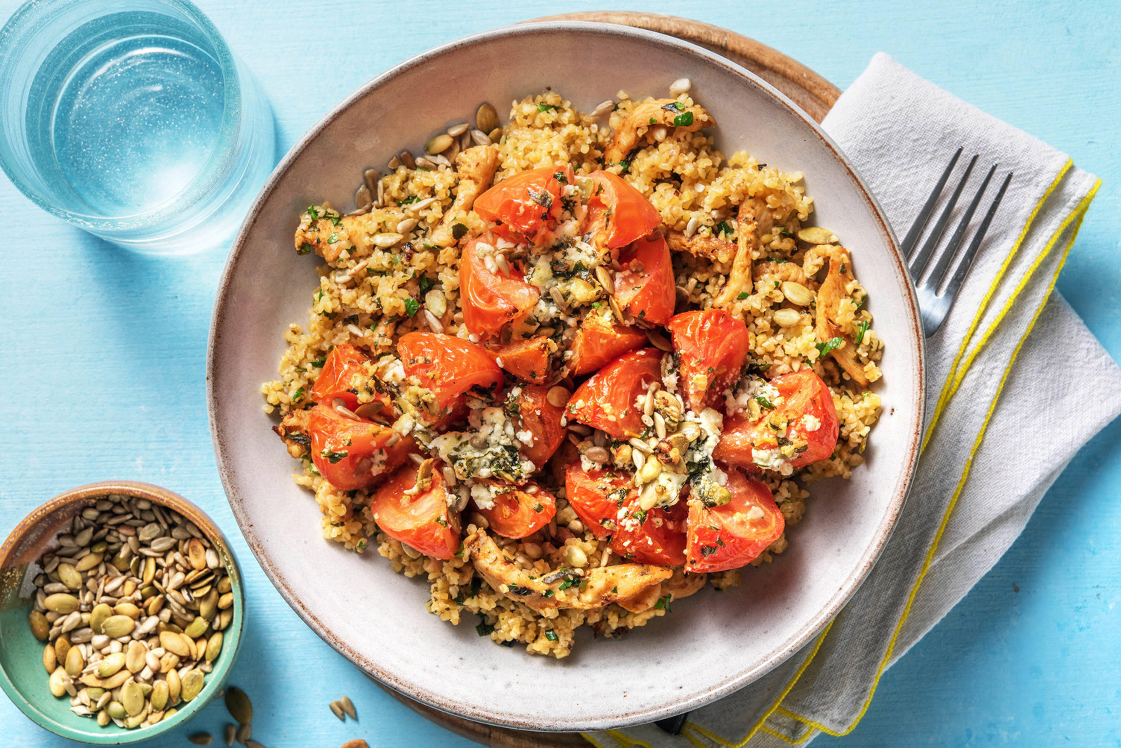 Tomatenbloemen met feta en kipfiletreepjes