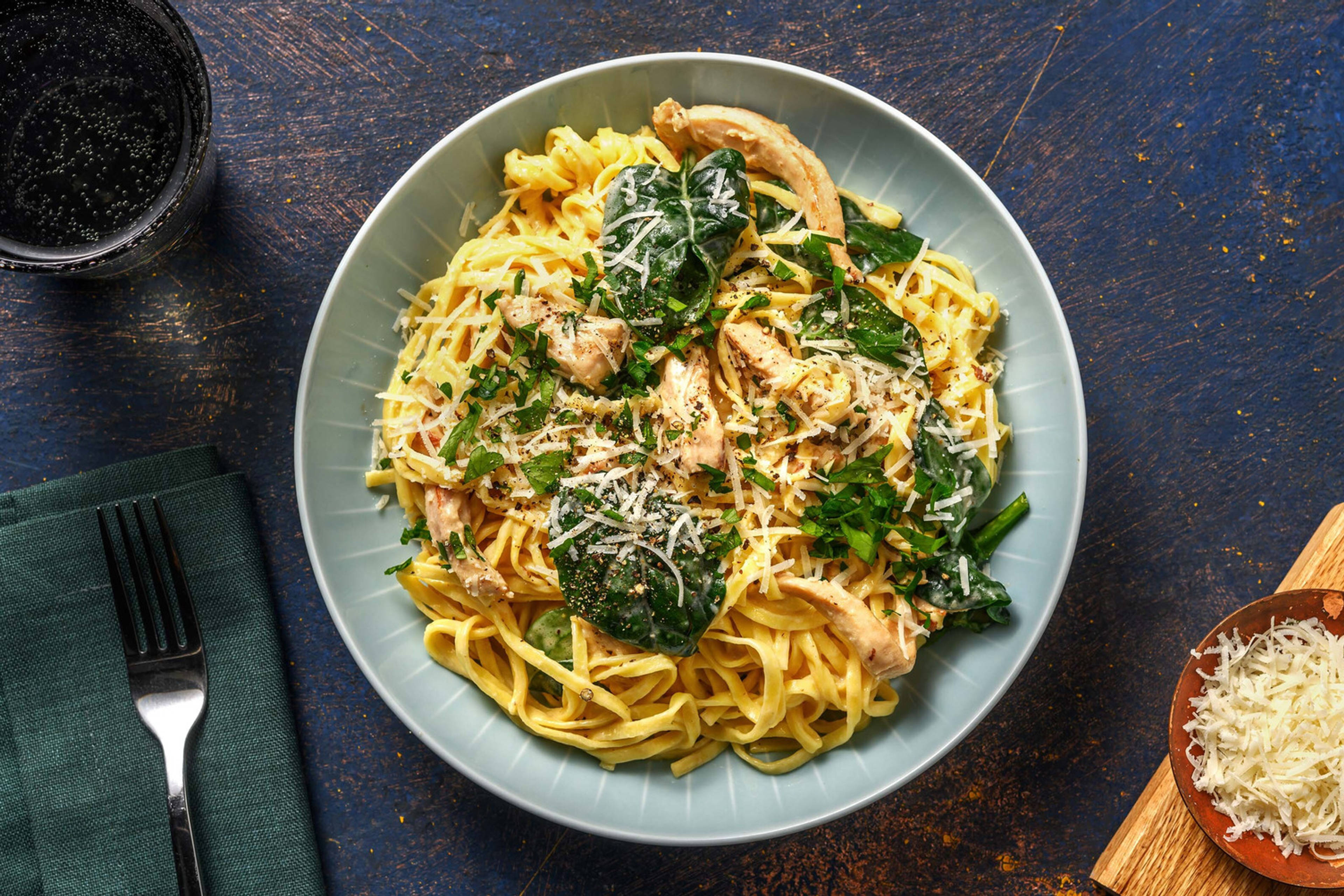 Chicken Alfredo! Fettuccine in Spinat-Käse-Soße