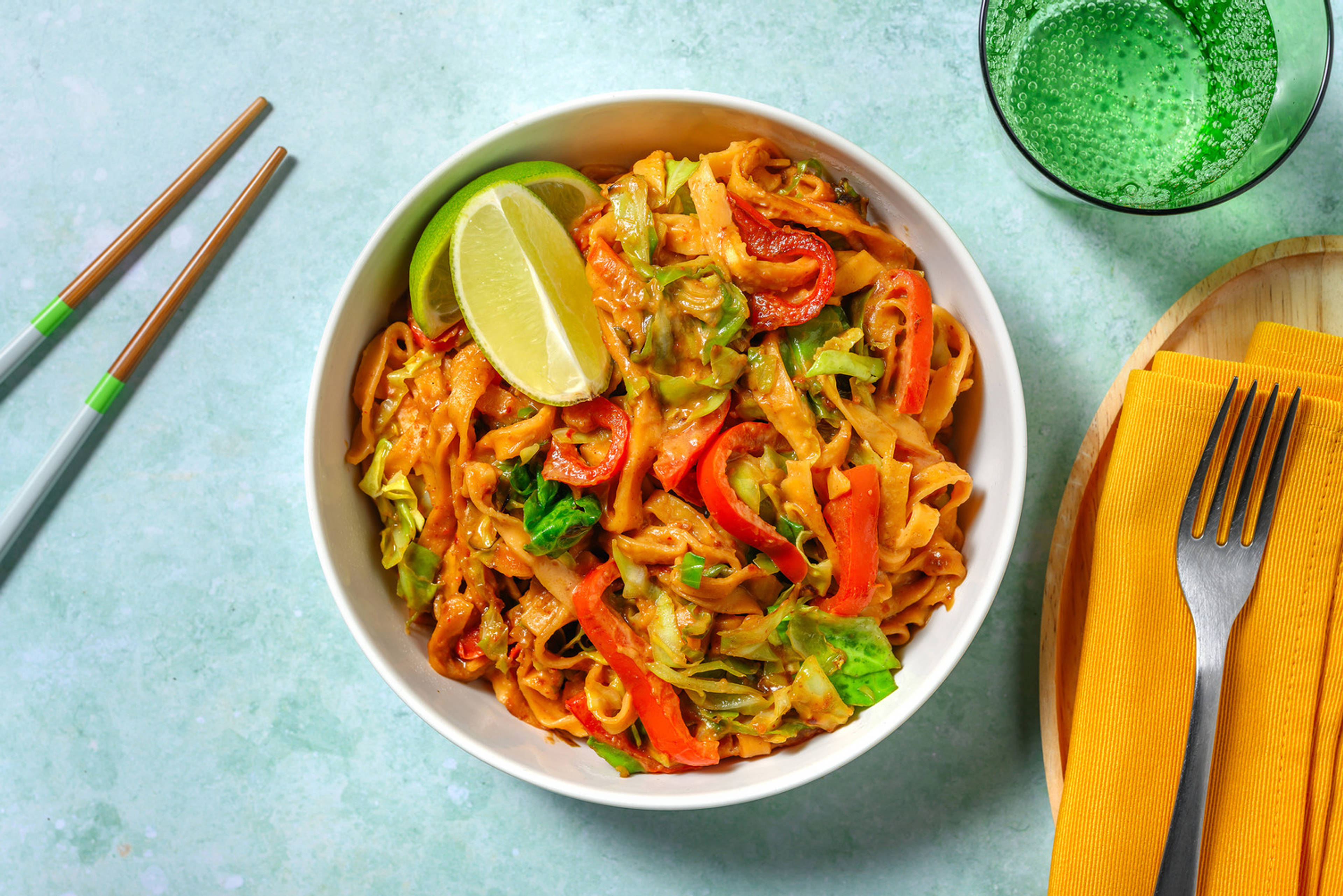Chili-Nudeln mit Sesam-Erdnuss-Soße