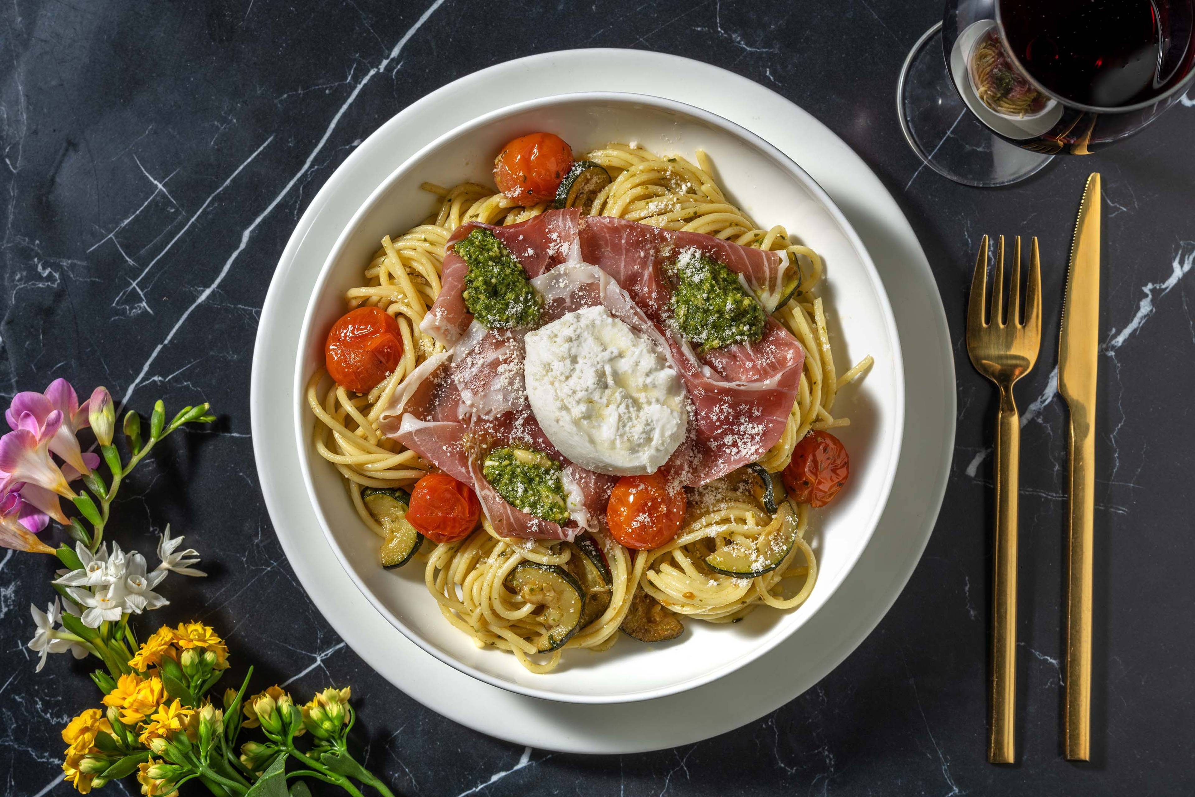 Spaghetti al Pesto Genovese mit Burrata