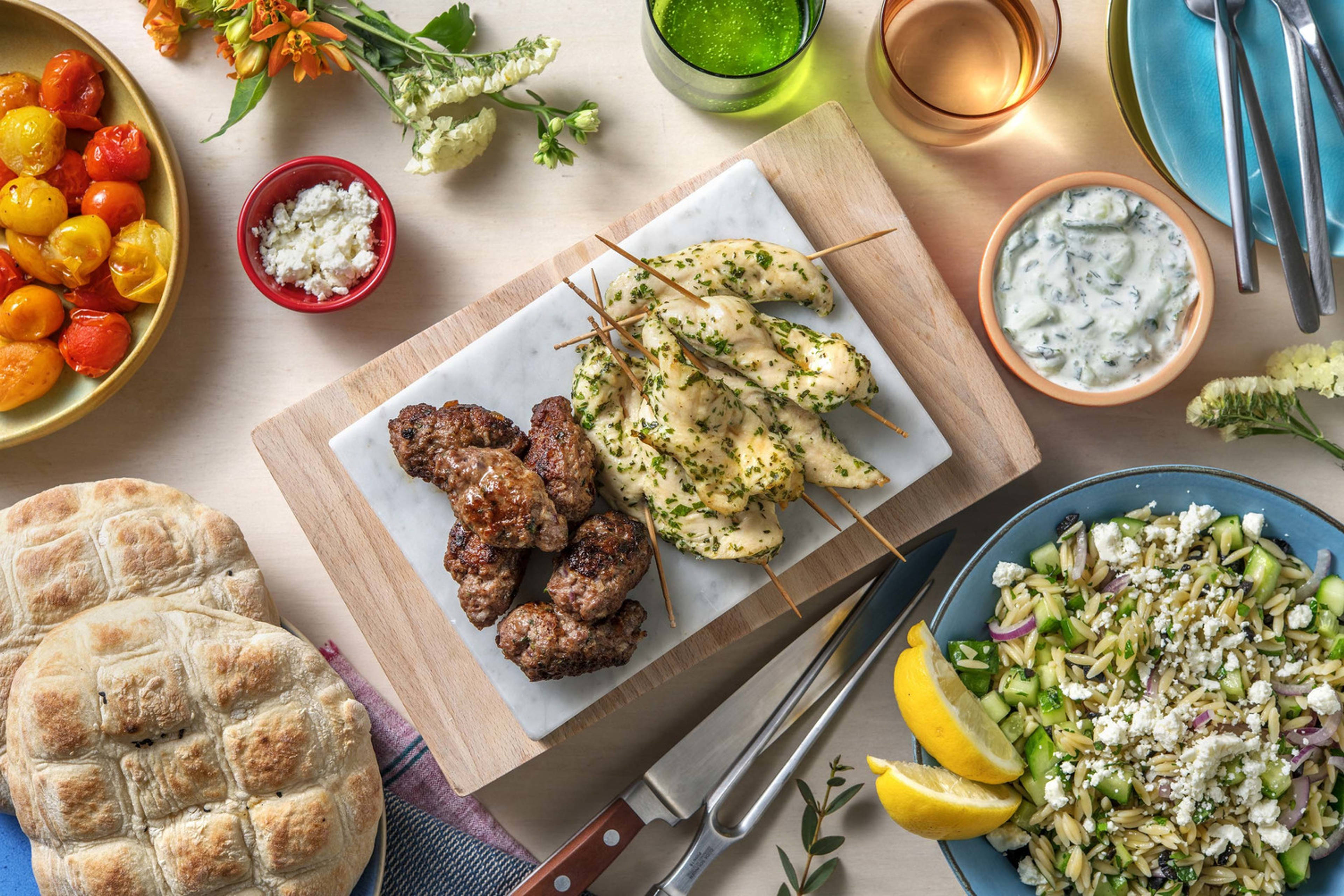 Mixed-grillschotel: souvlaki en kofta