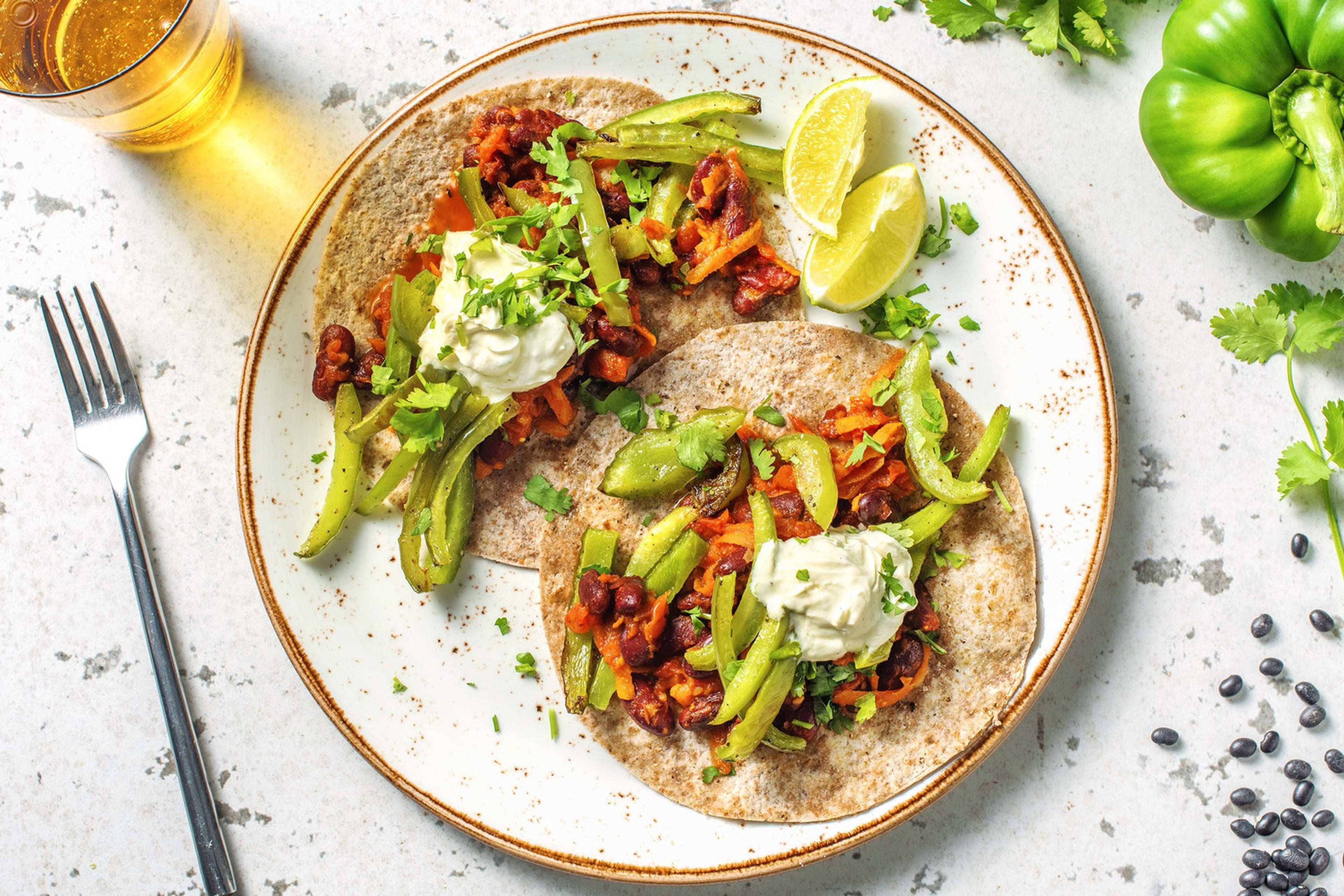 Tortillas integrali, fagioli rossi speziati e guacamole all'aneto