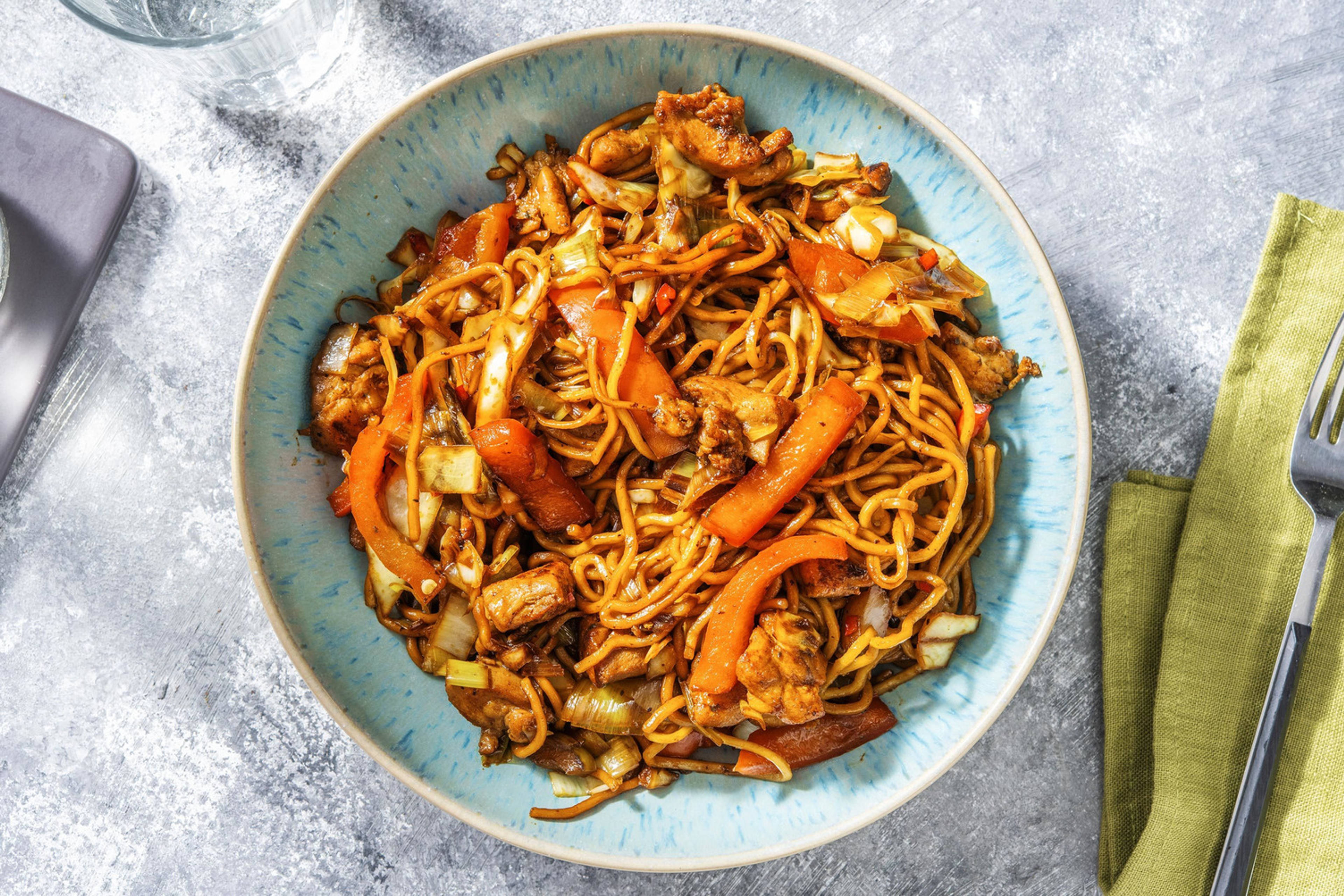 Nouilles et cuisse de poulet à l'orientale