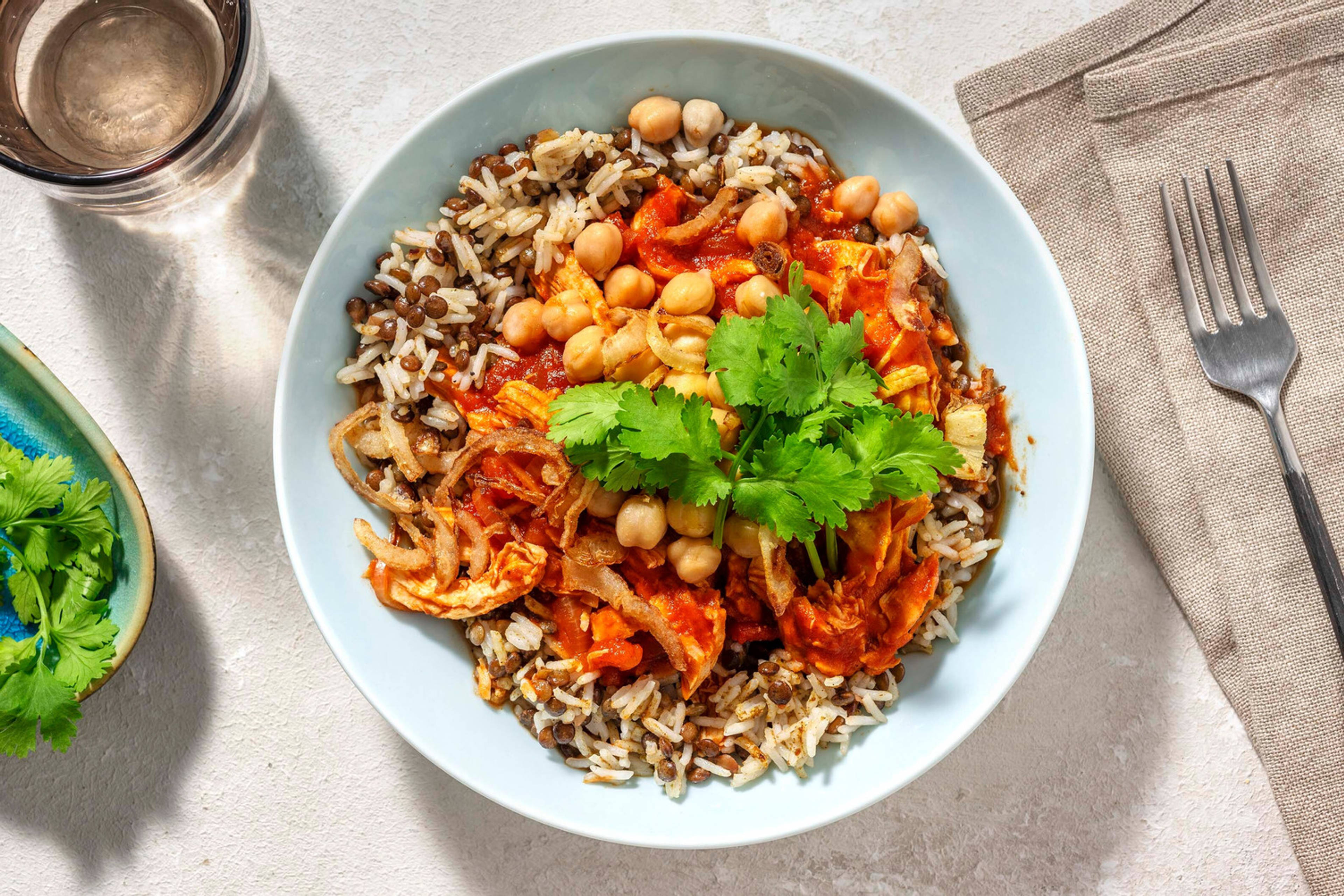 Poulet effiloché façon Koshari & sauce aux épices