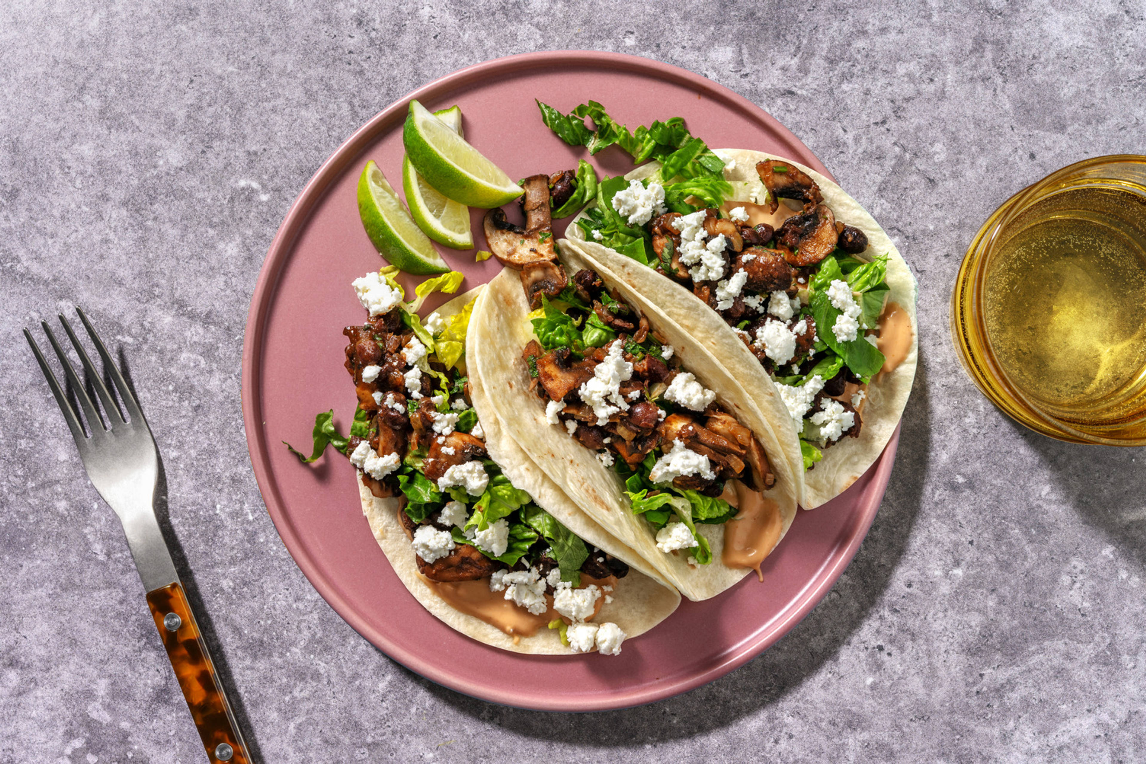 Tacos veggie ai fagioli rossi e formaggio greco