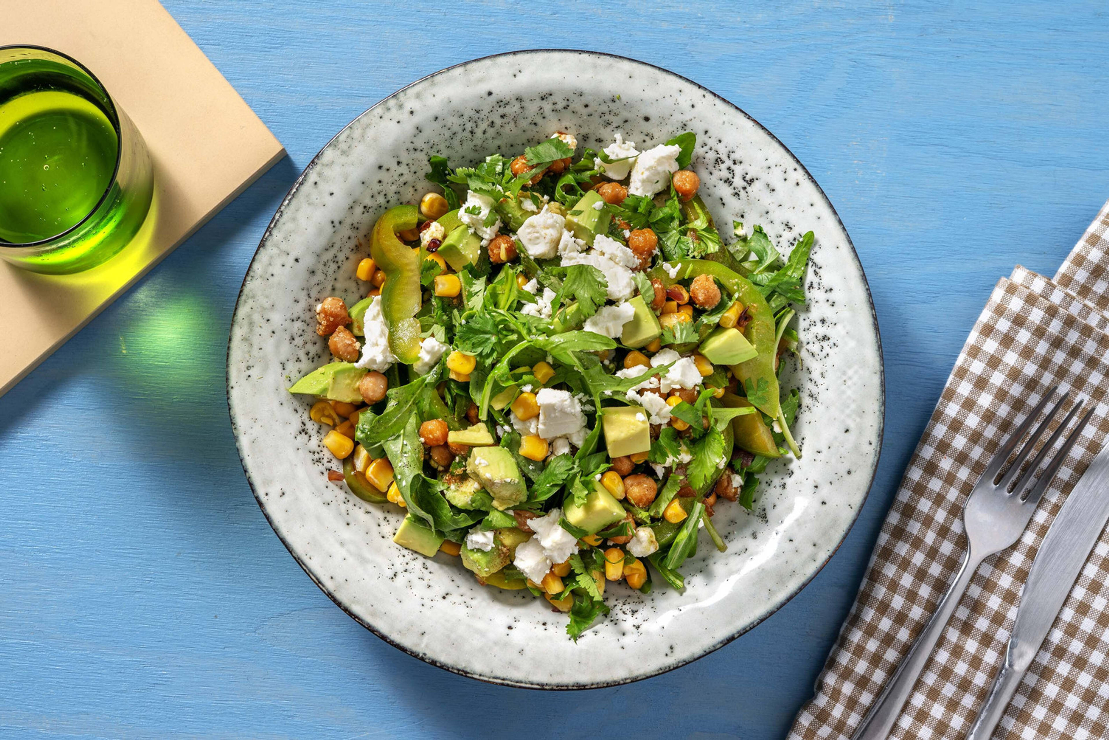 Insalata veggie di ceci arrostiti, avocado e feta