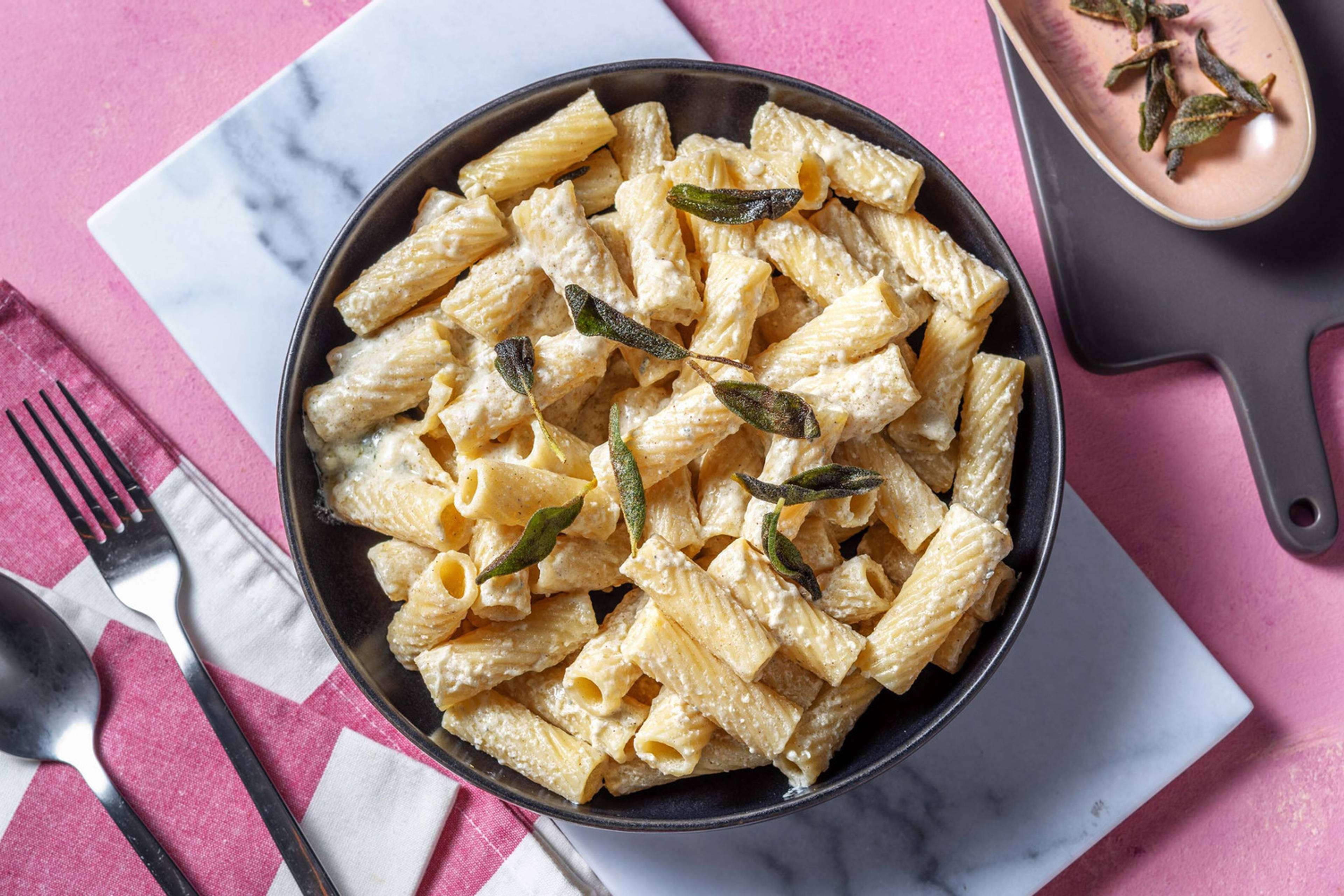 Tortiglioni con taleggio e radicchio