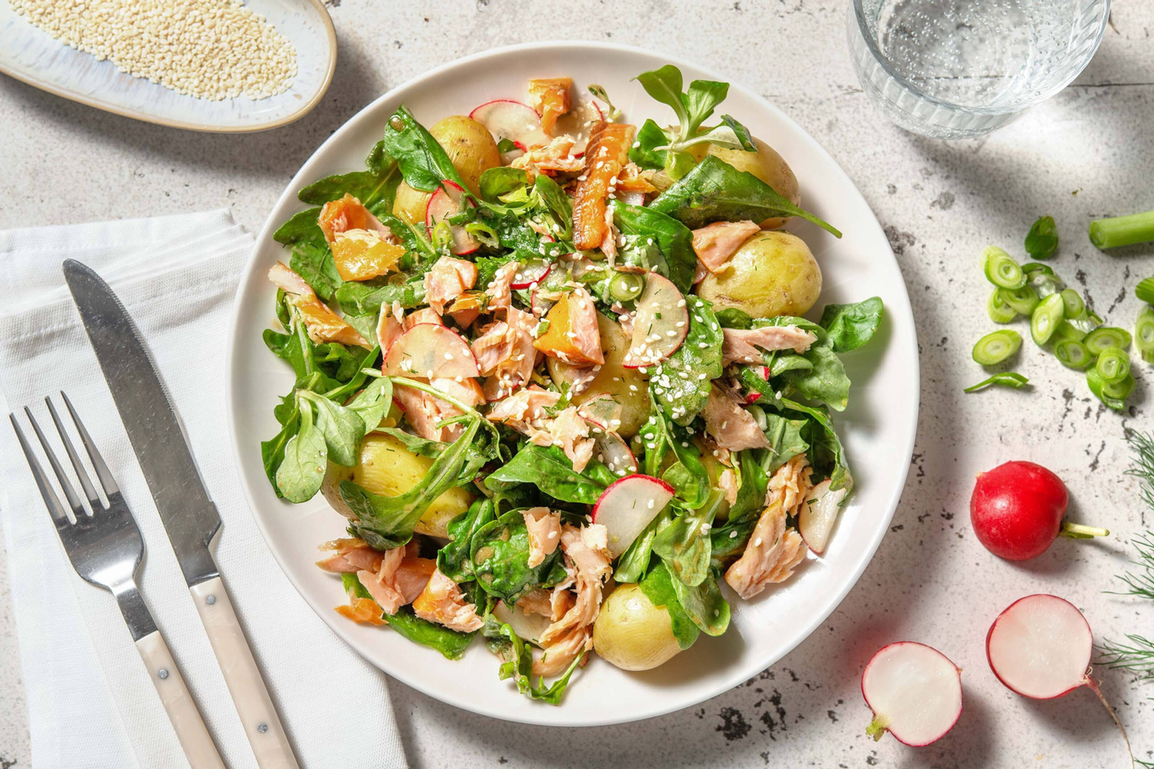 Salade pommes de terre, radis & saumon fumé