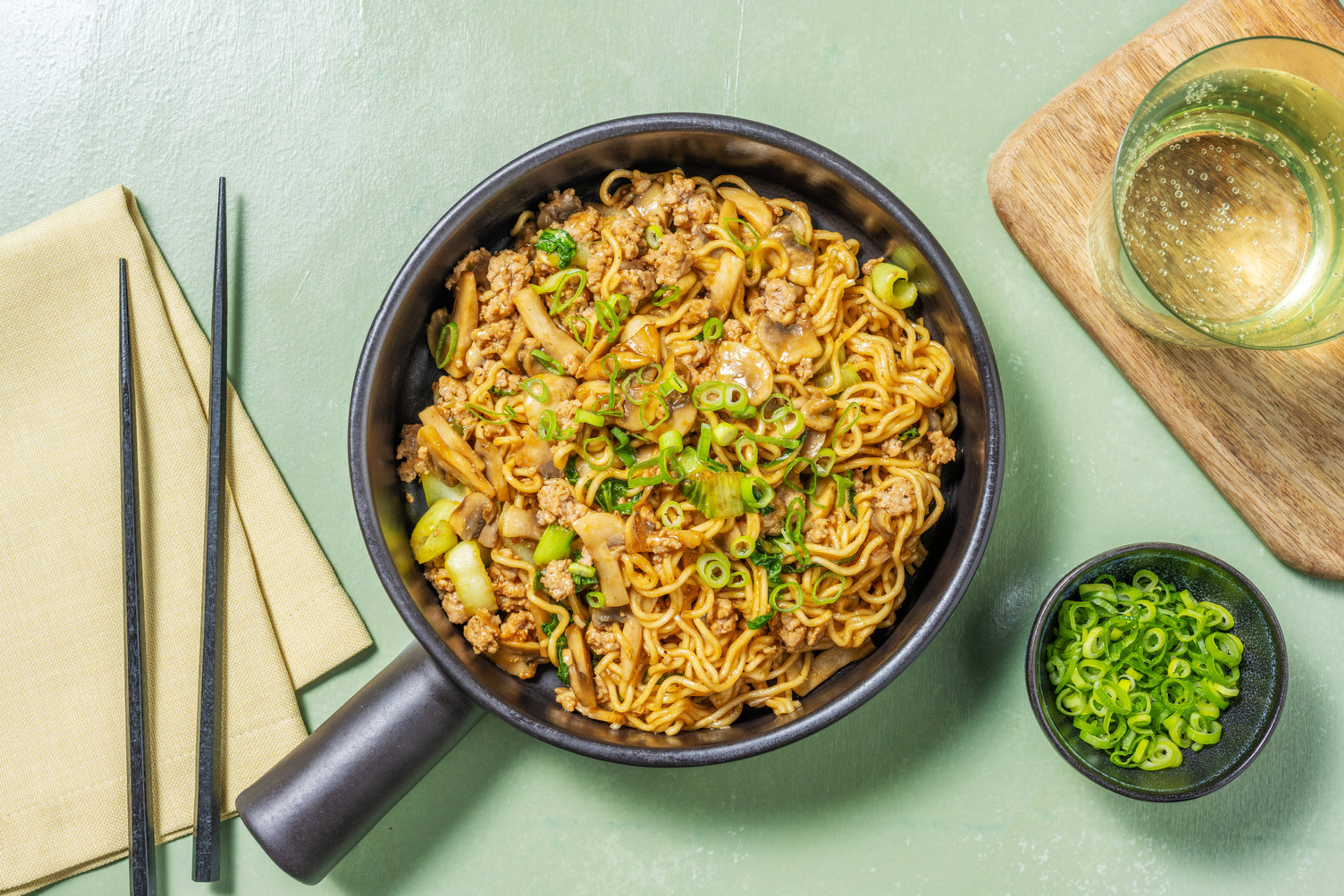 Fideos japoneses estilo teriyaki con cerdo