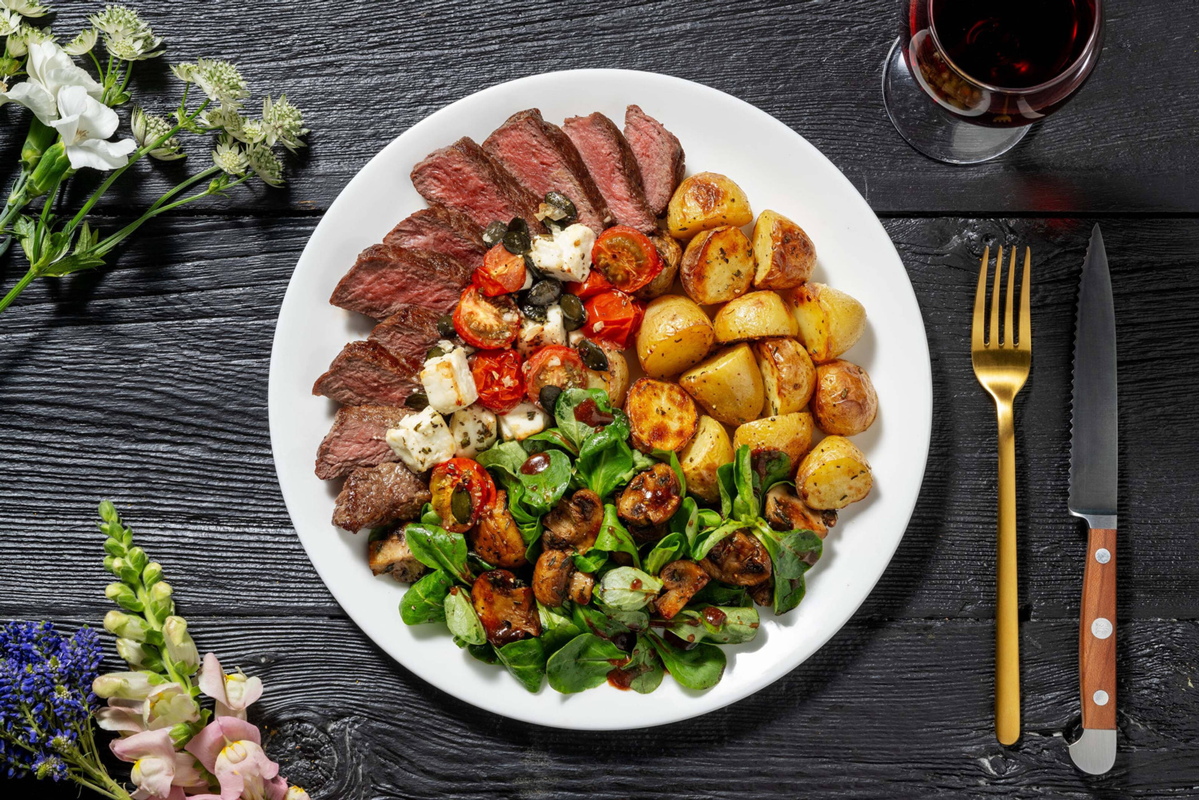 Rinderhüftsteak vom Weiderind mit Tomaten-Hirtenkäse-Haube