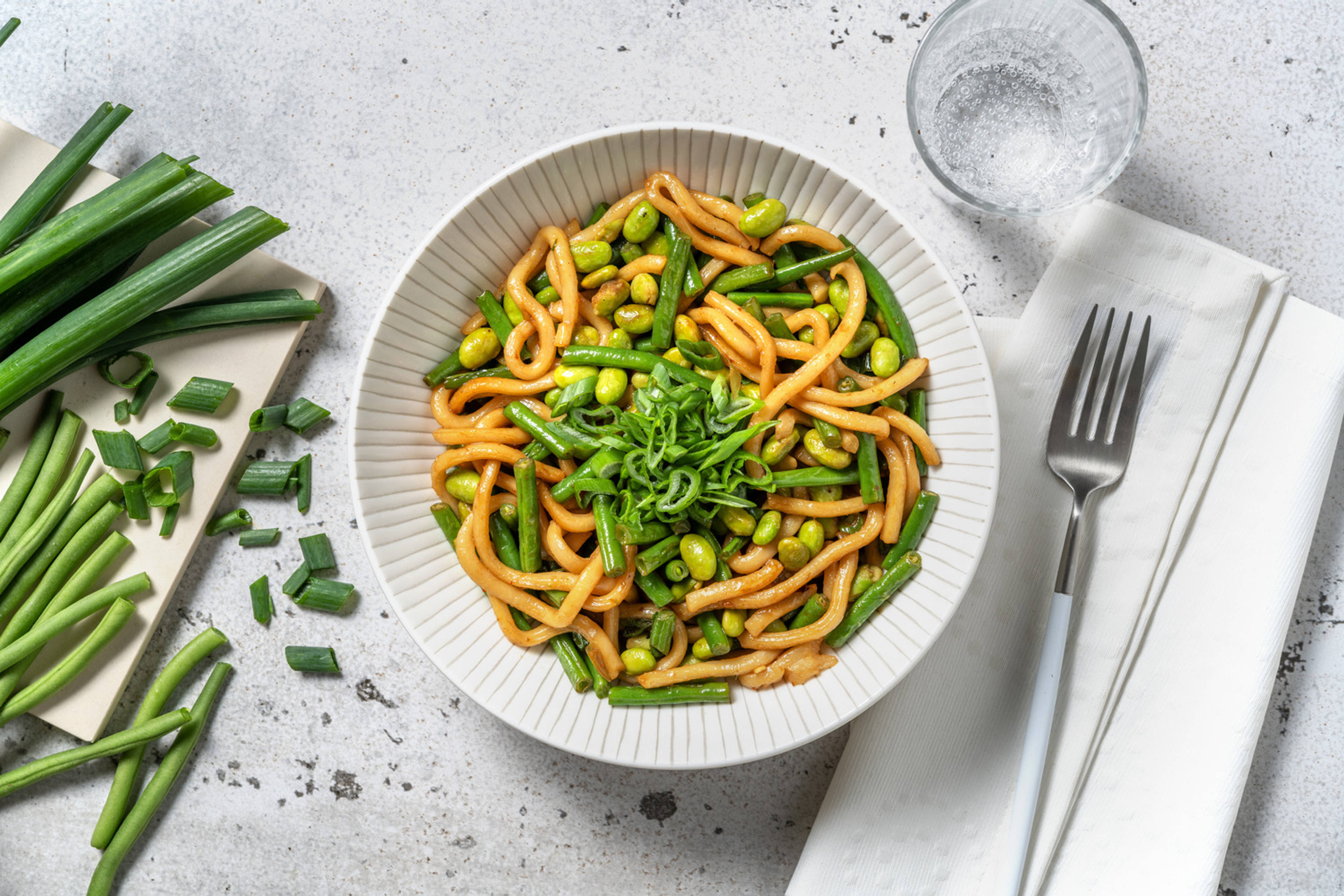 Udon noodles ai fagiolini ed edamame