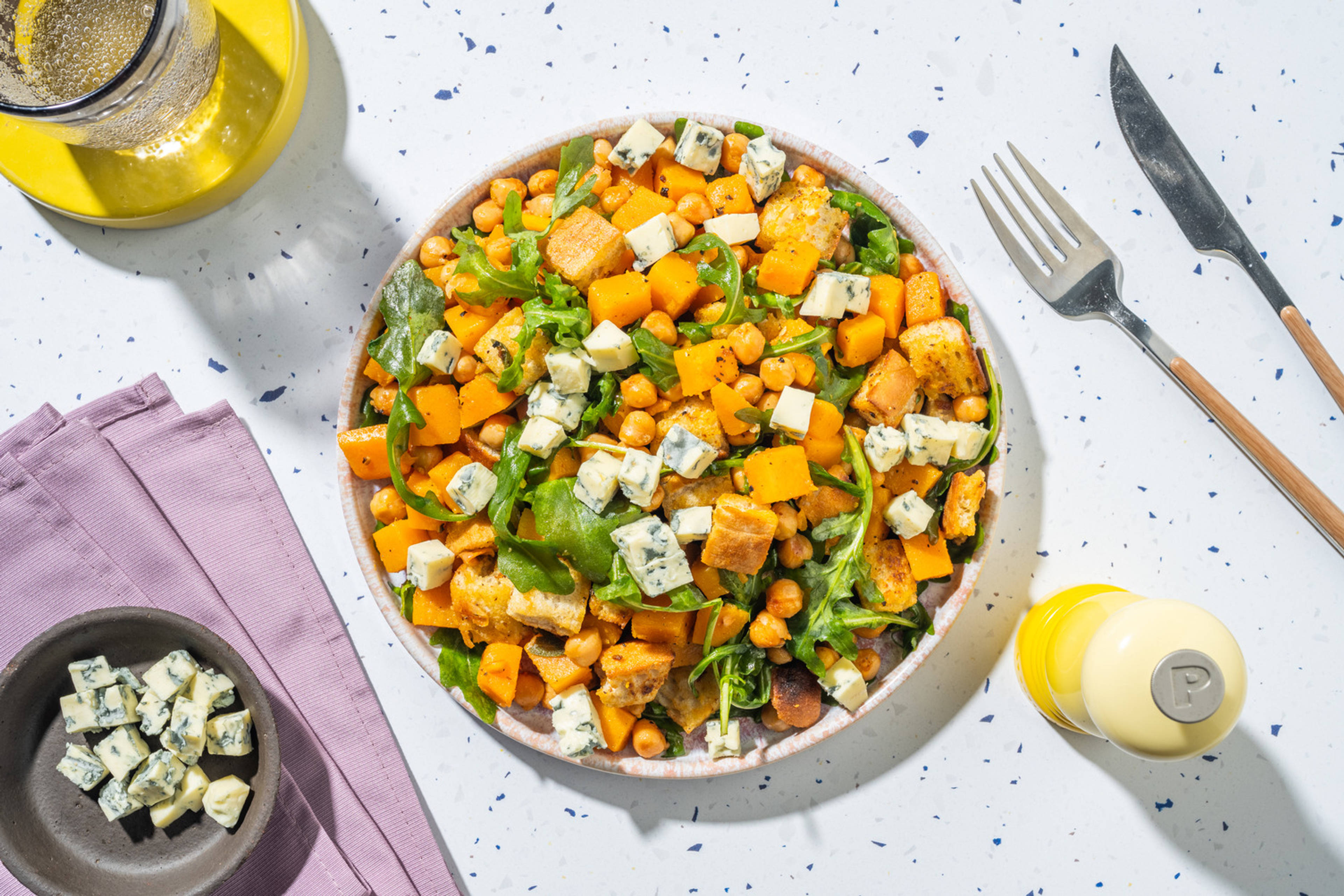 Panzanella autunnale di zucca e gorgonzola
