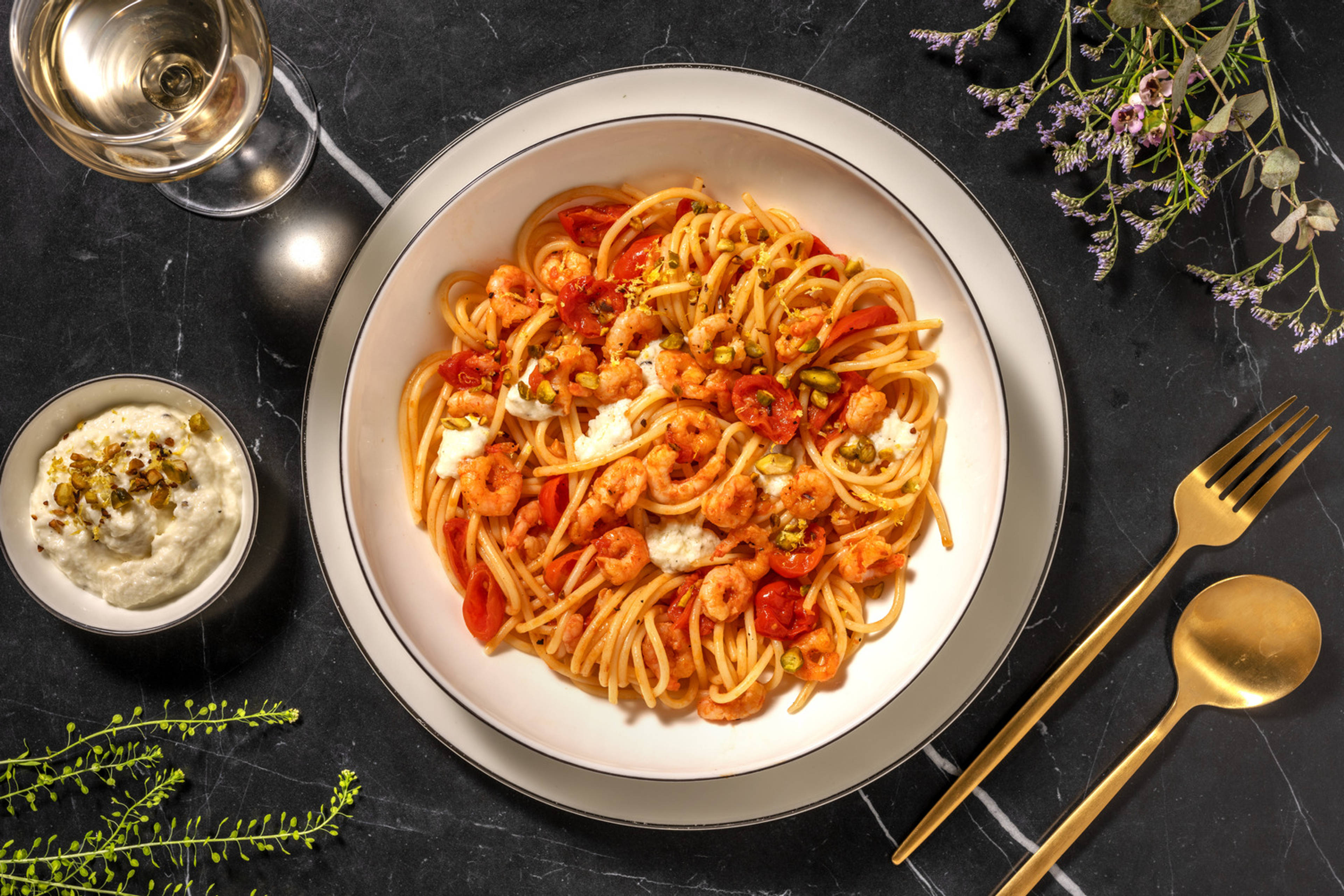 Spaghettoni ai gamberetti e burrata