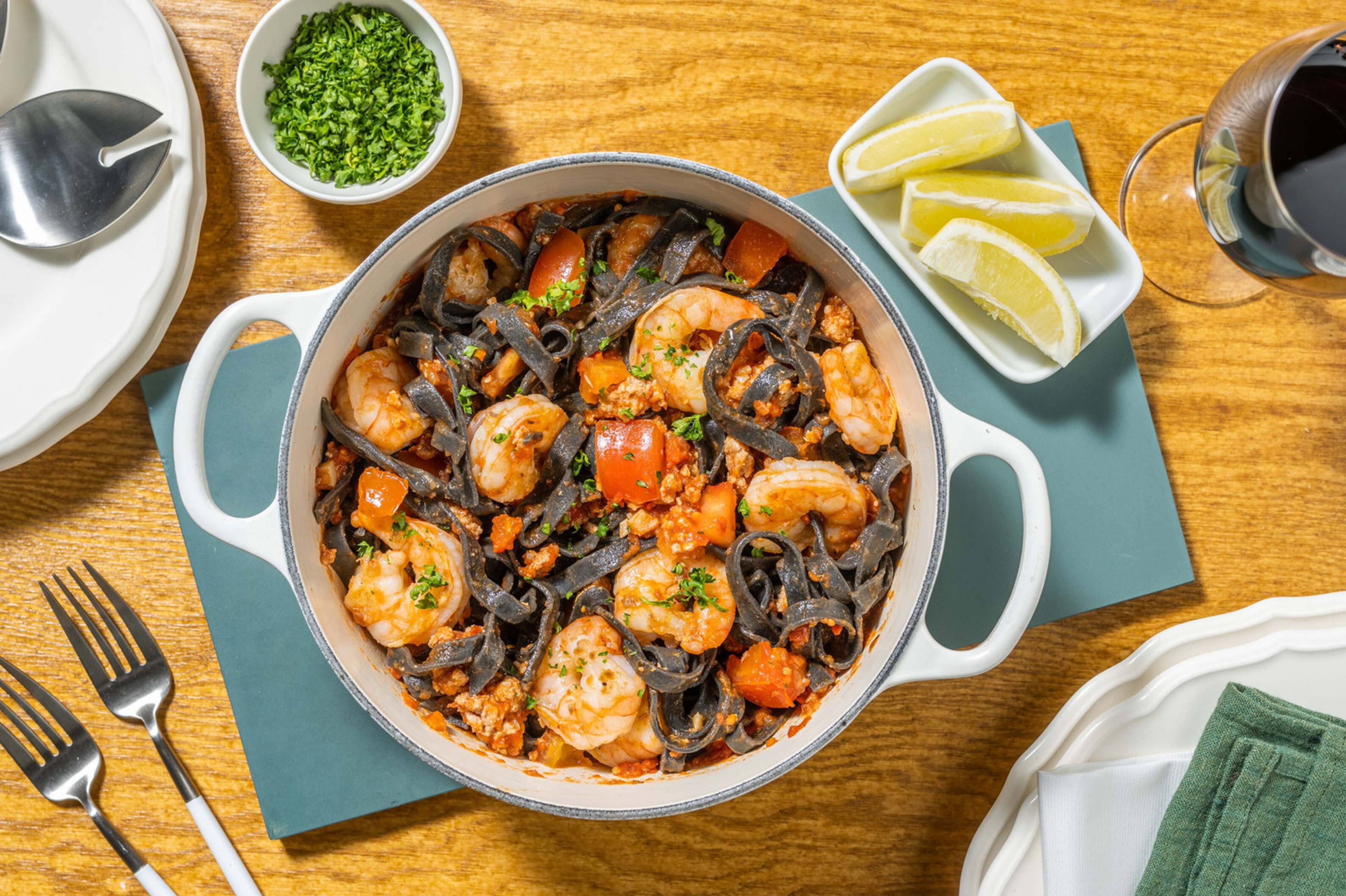 Tagliatelle noires aux grosses crevettes