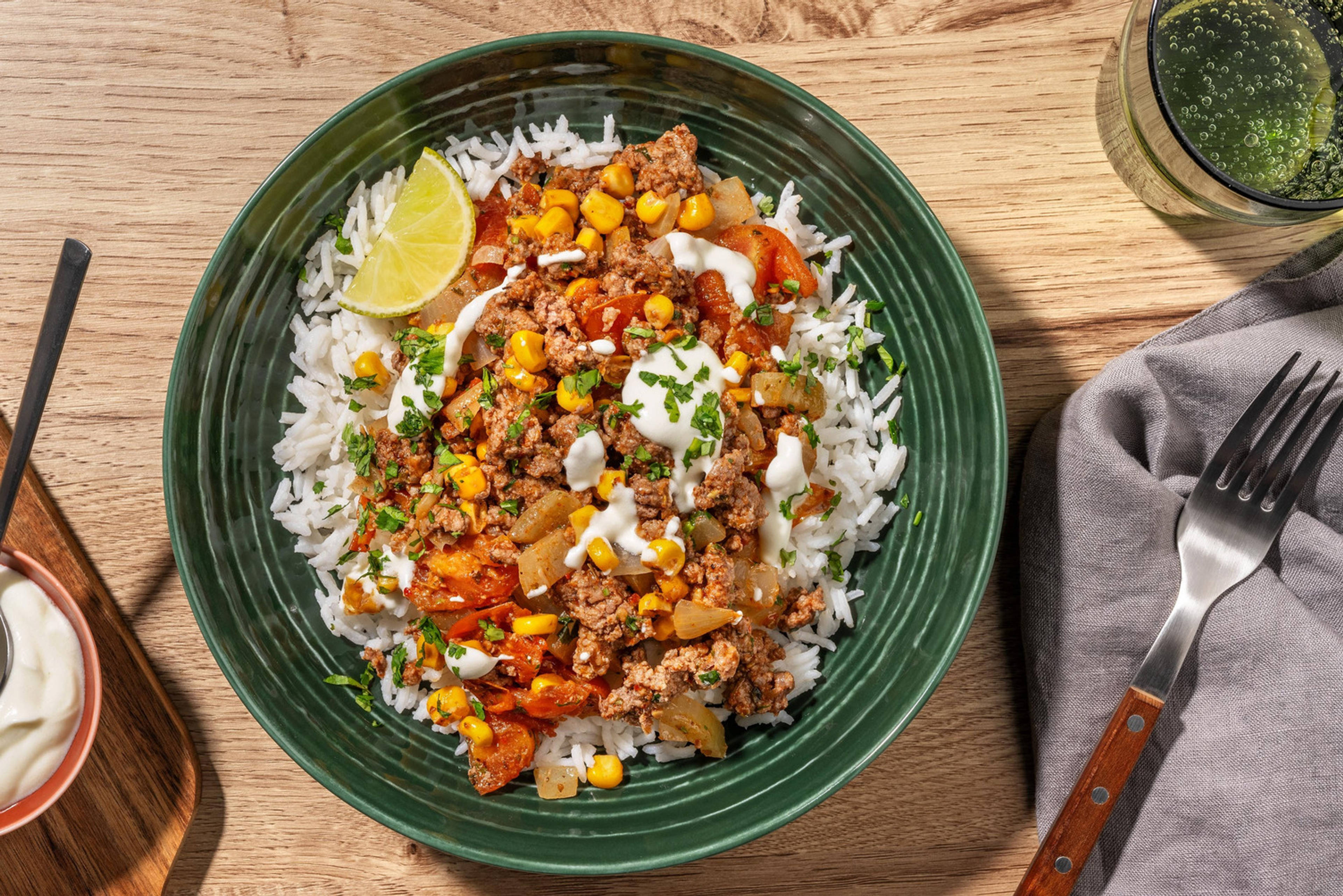 Burrito scomposto - carne speziata, riso e mais