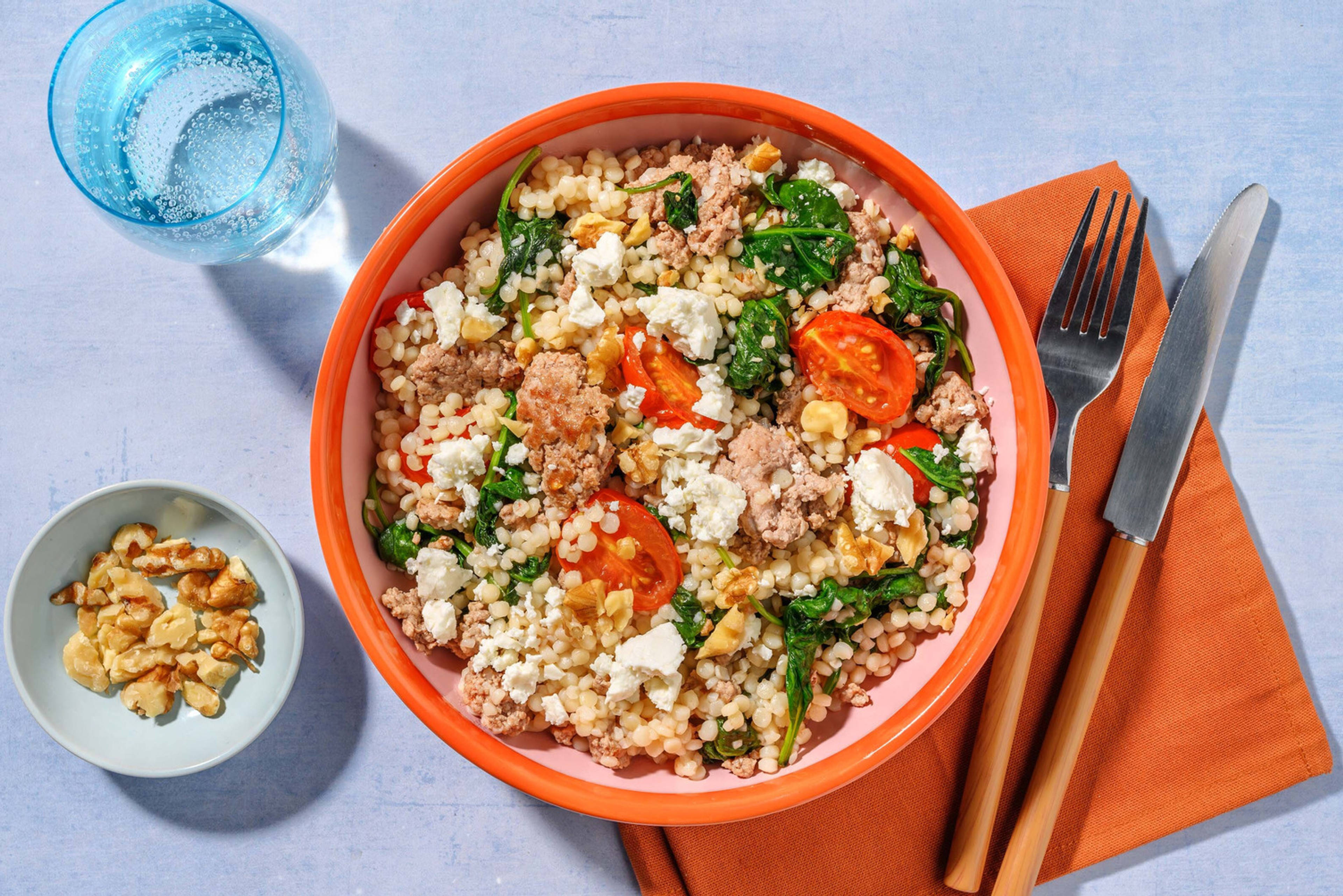 Maiale saltato, couscous perlato e spinaci
