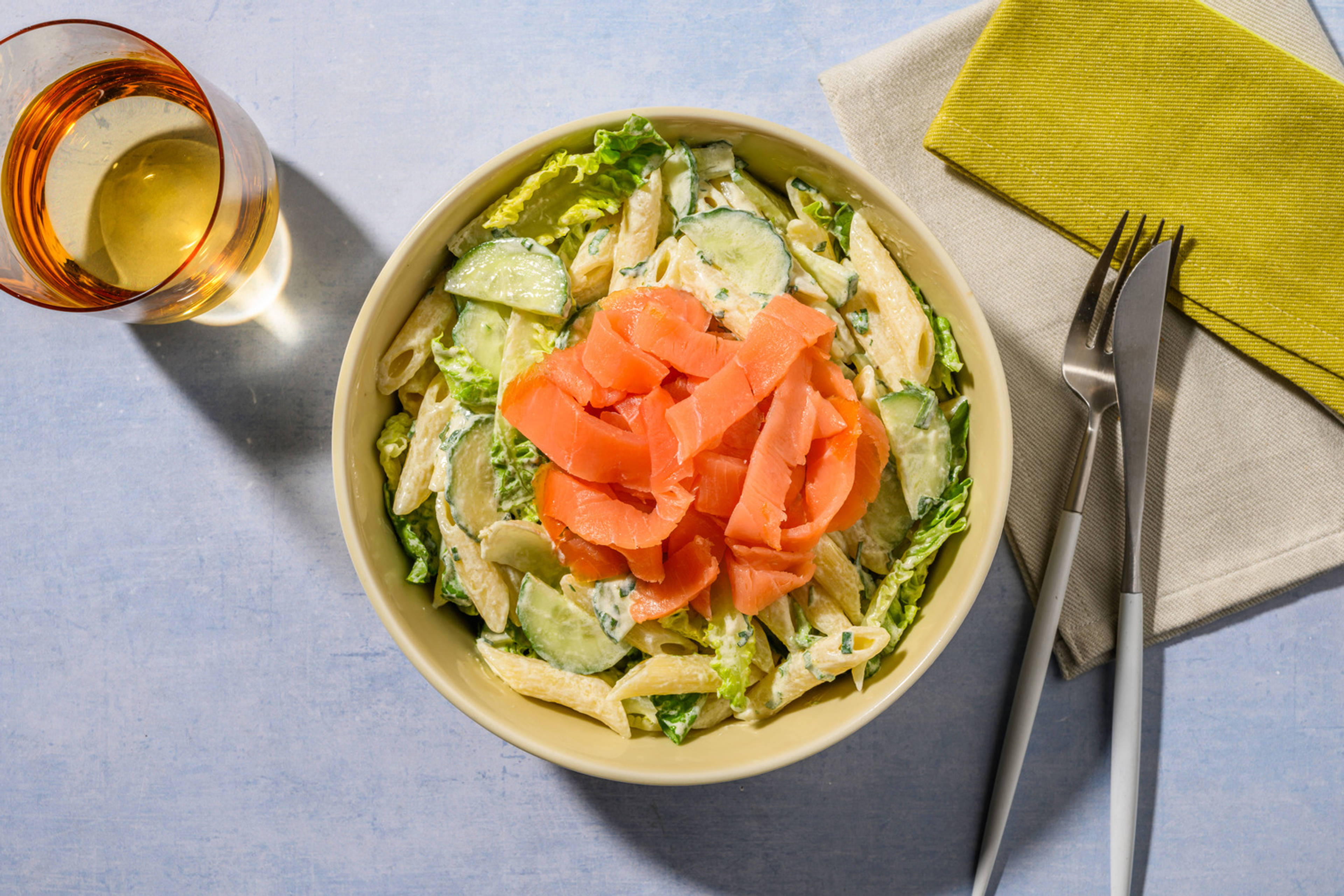 Salade de penne au saumon fumé façon bistrot