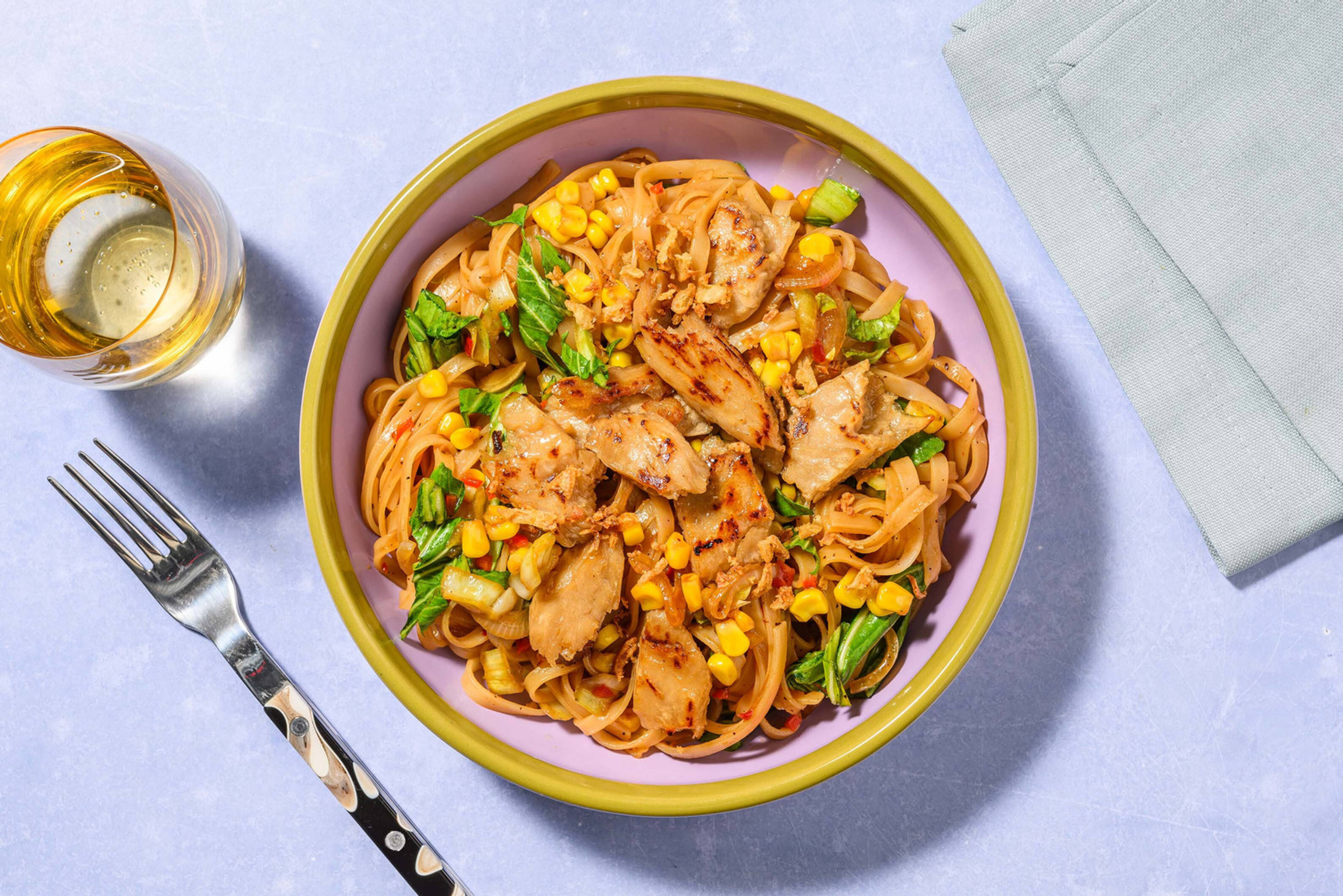 Noedels met vegetarische kip in pittige saus