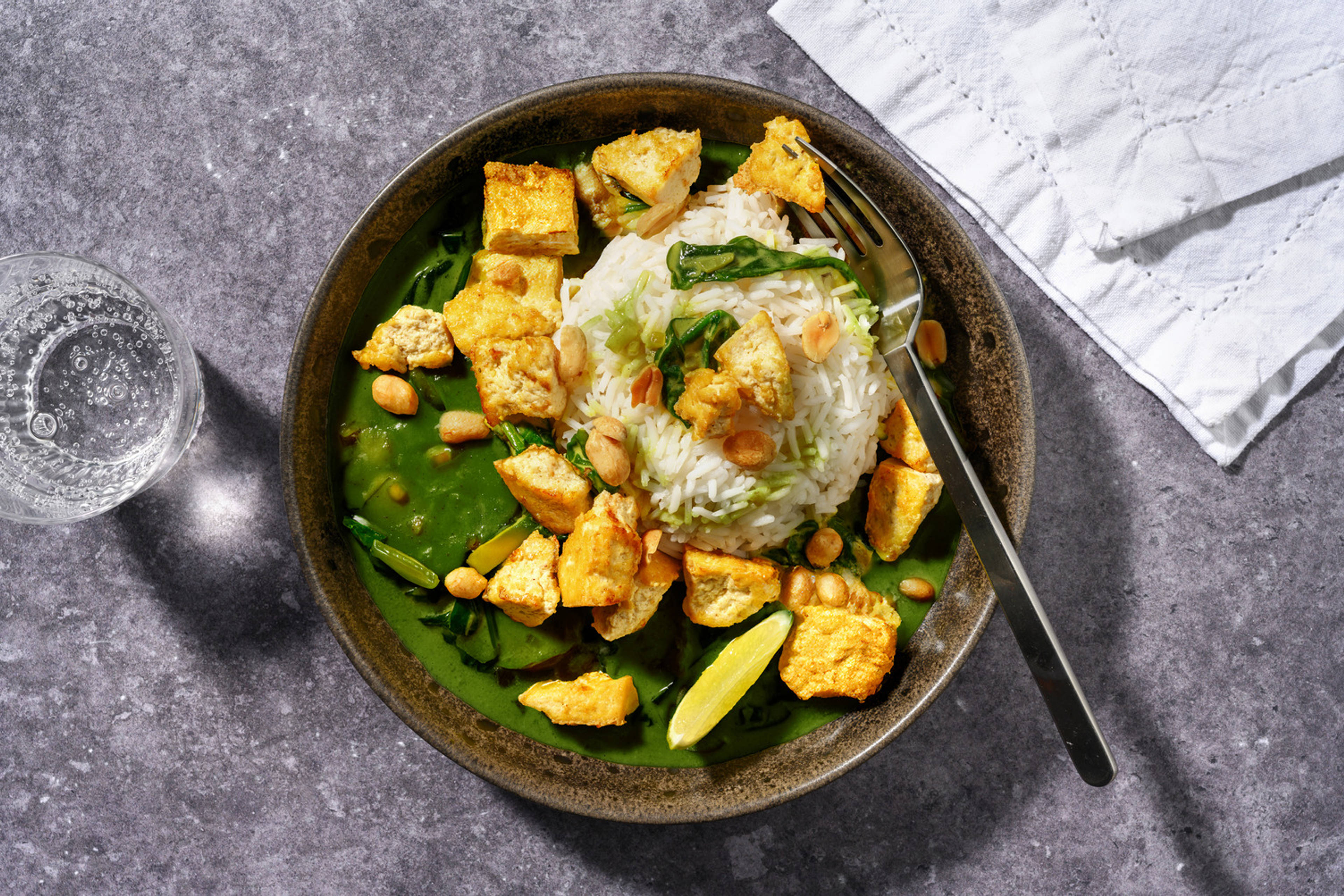 Curry vegano di tofu e crema di spinaci in stile 'Sag Paneer'
