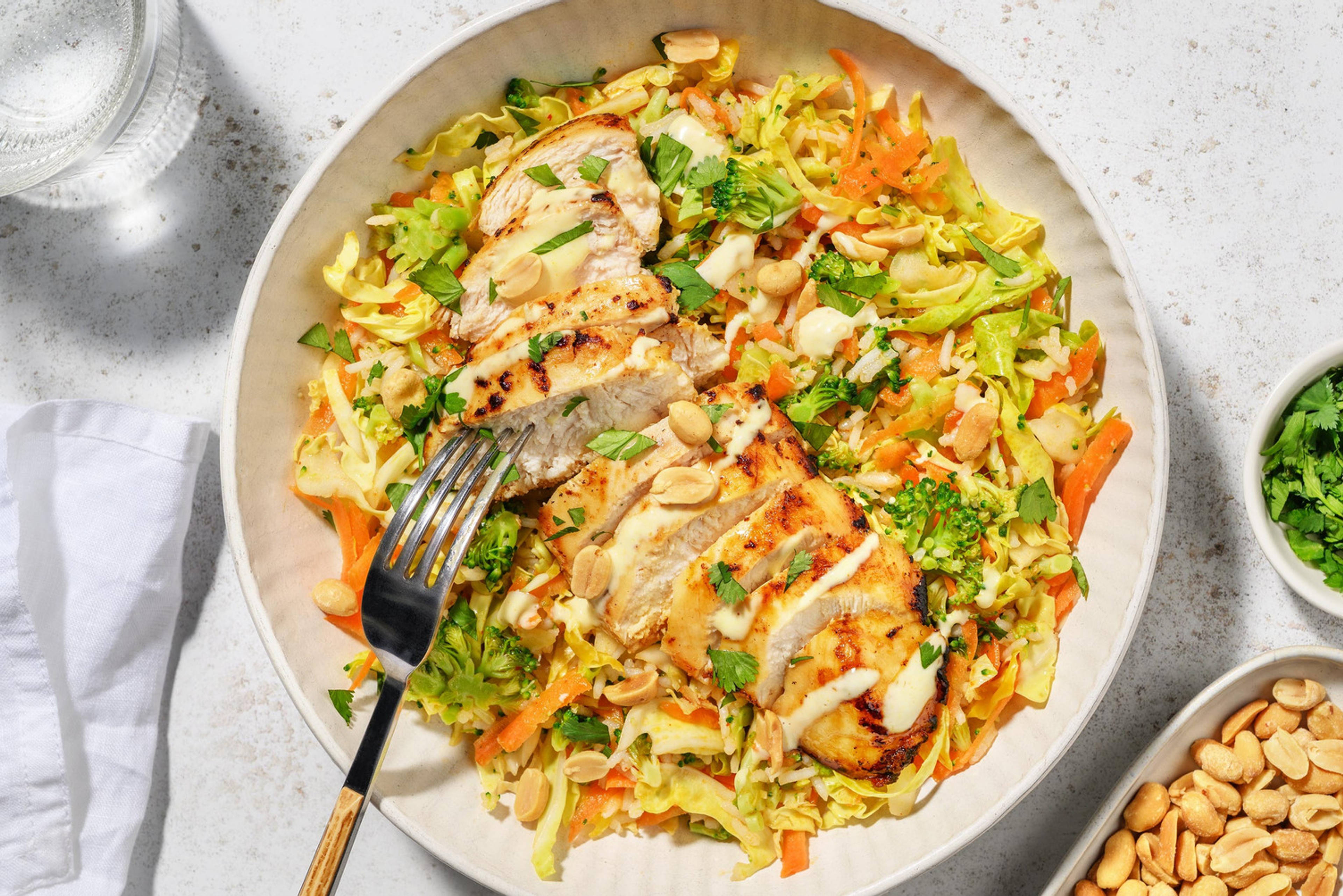 Rijstbowl met kipfilethaasje en knoflook