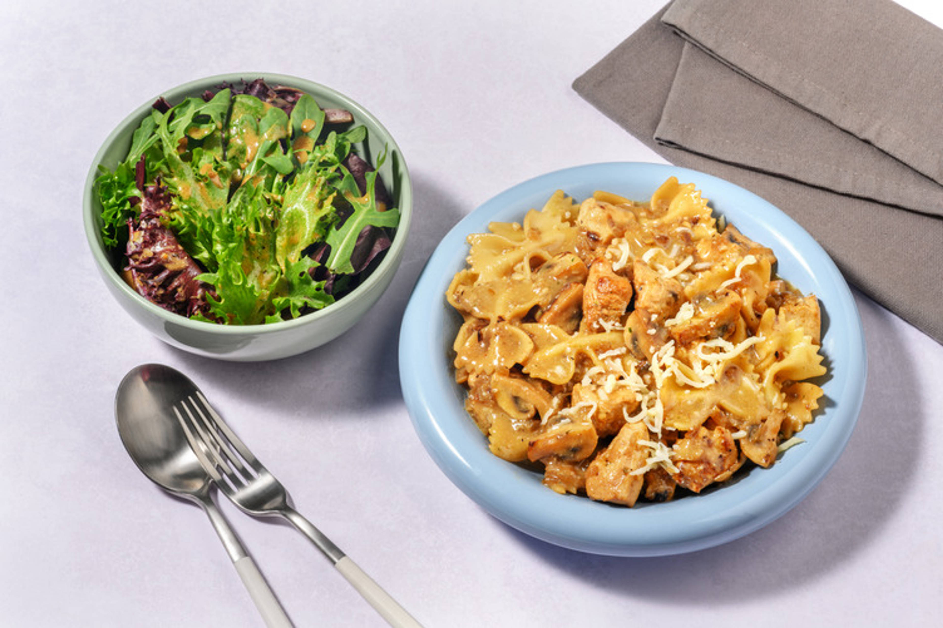 Farfalle forestières au poulet & salade fraîche