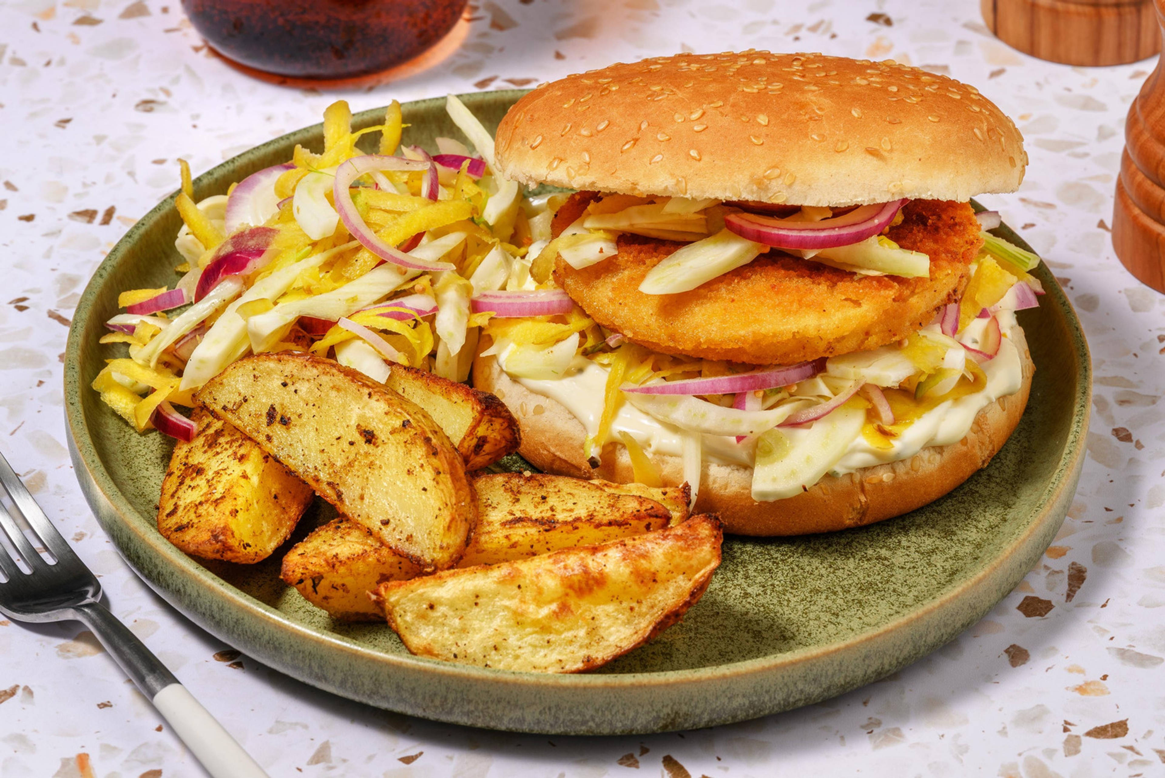 Burger végé façon poisson au chili doux et sauce ravigote