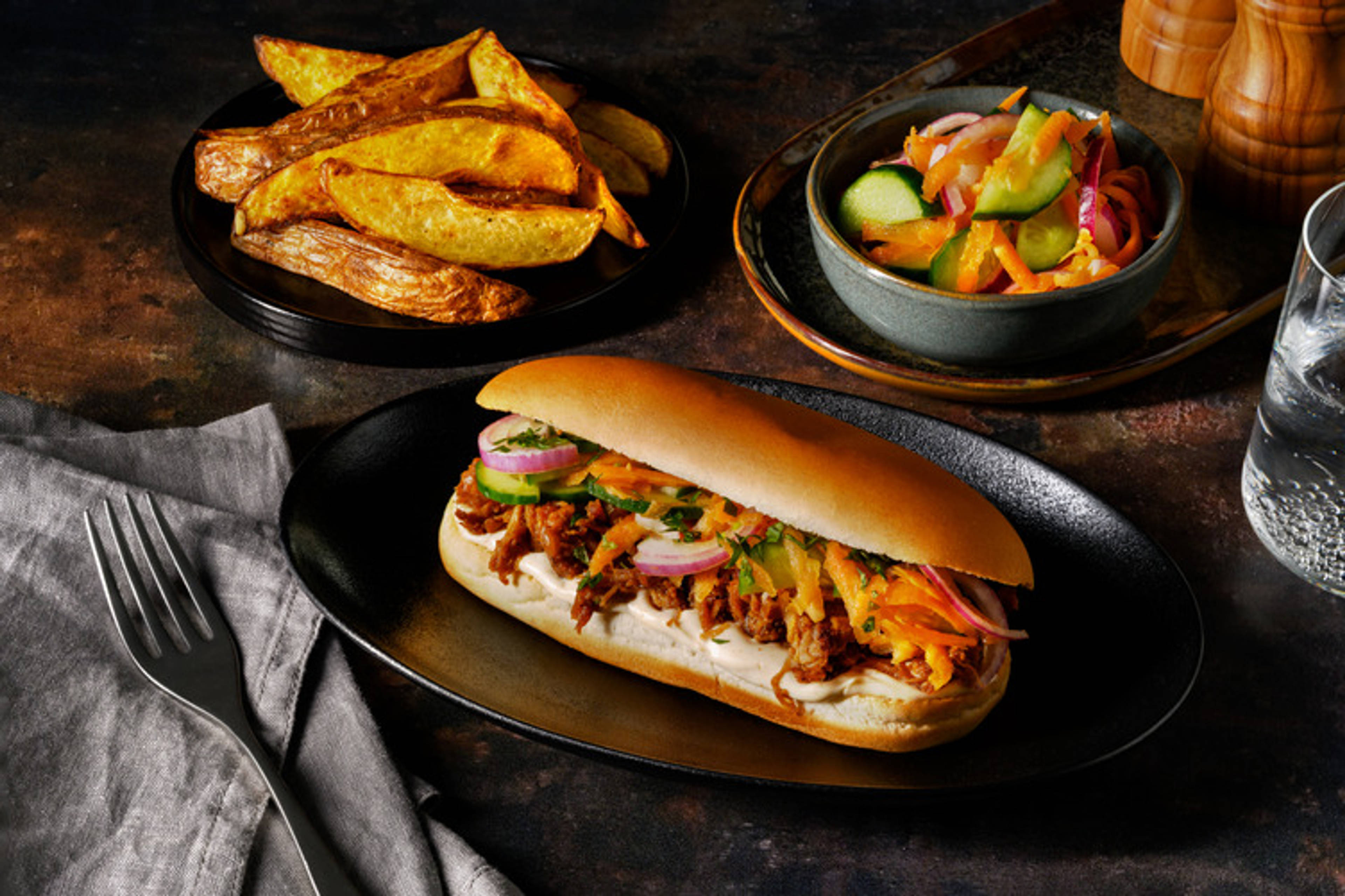 Bánh mì au porc effiloché & ses potatoes