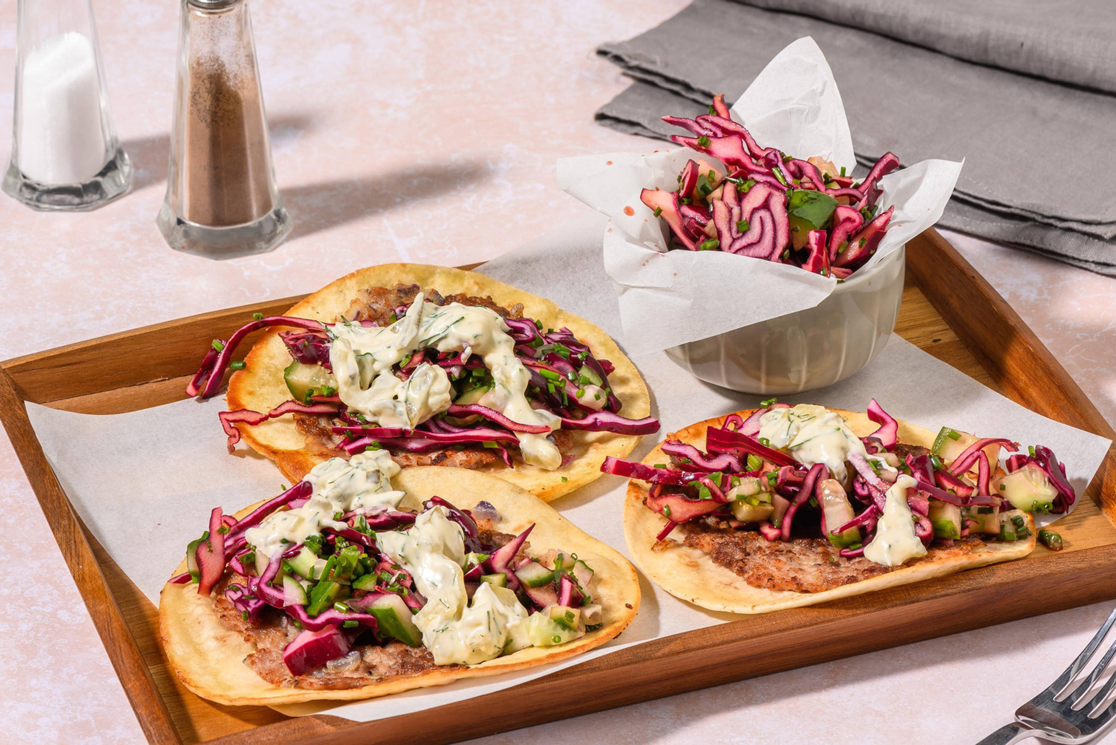 Tostada's met cheesy smashburgers