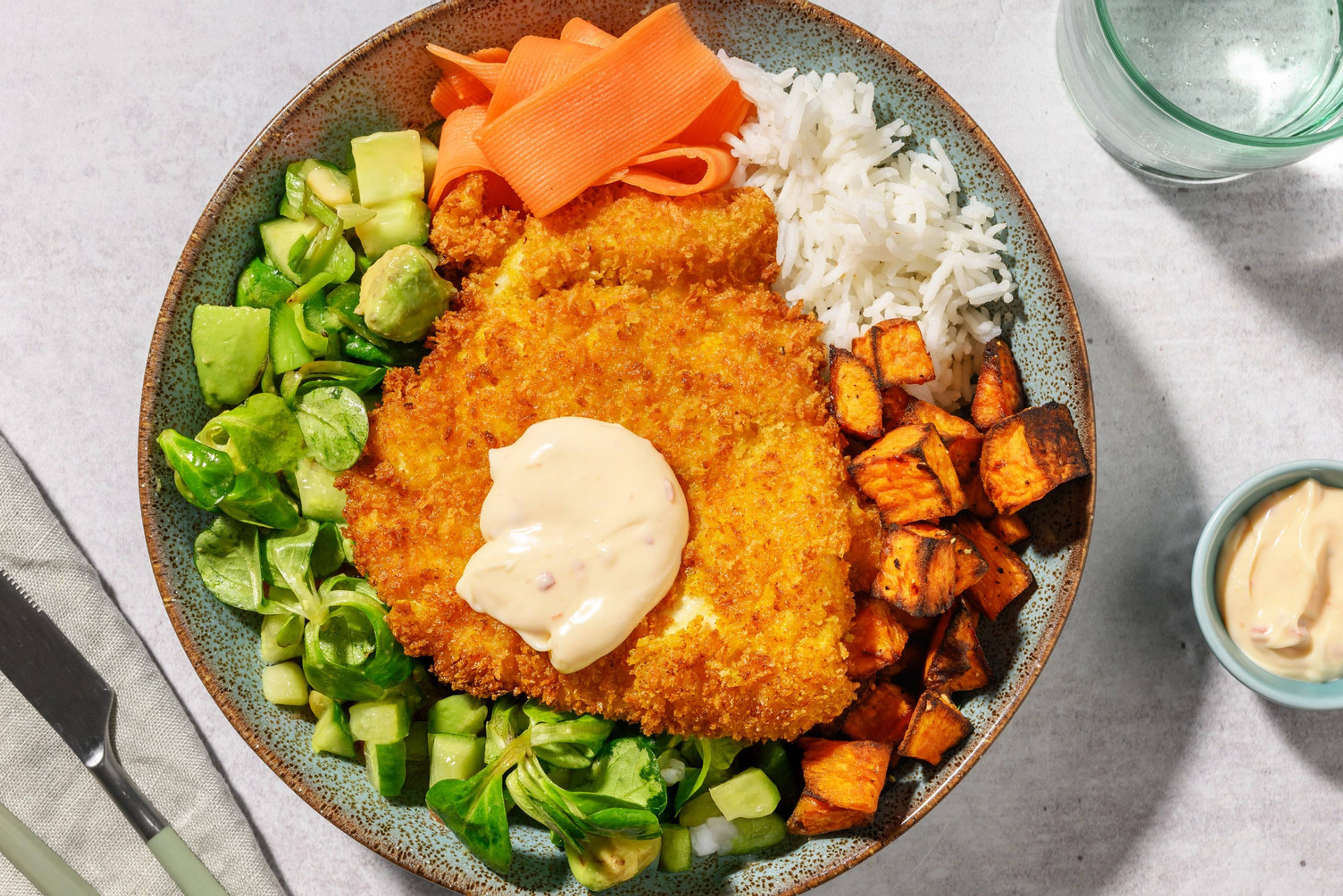Bowl met krokante kipschnitzel