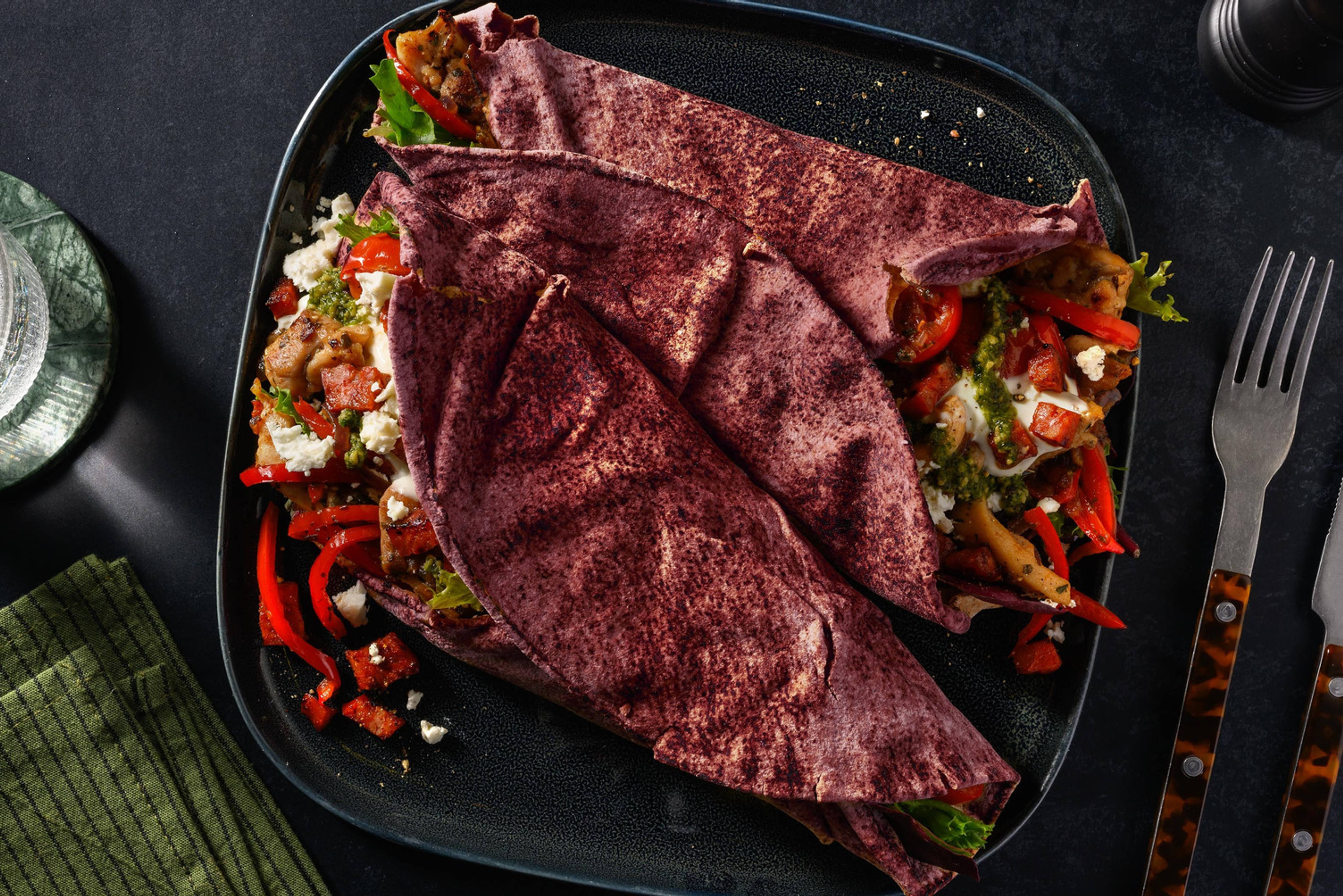 Bietenflatbread met kippendijfilet en chorizo
