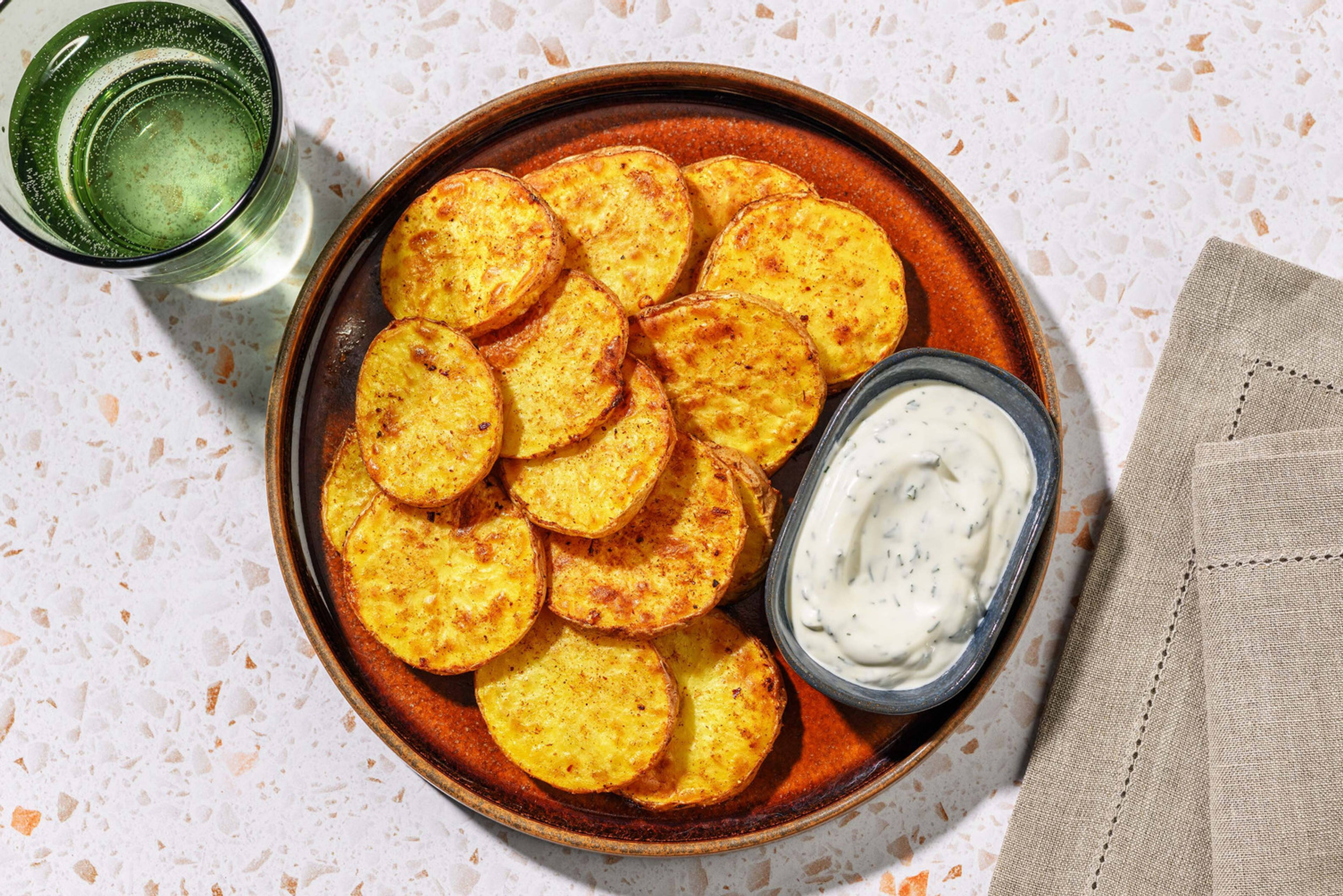 Chips di patate speziate e salsa ranch
