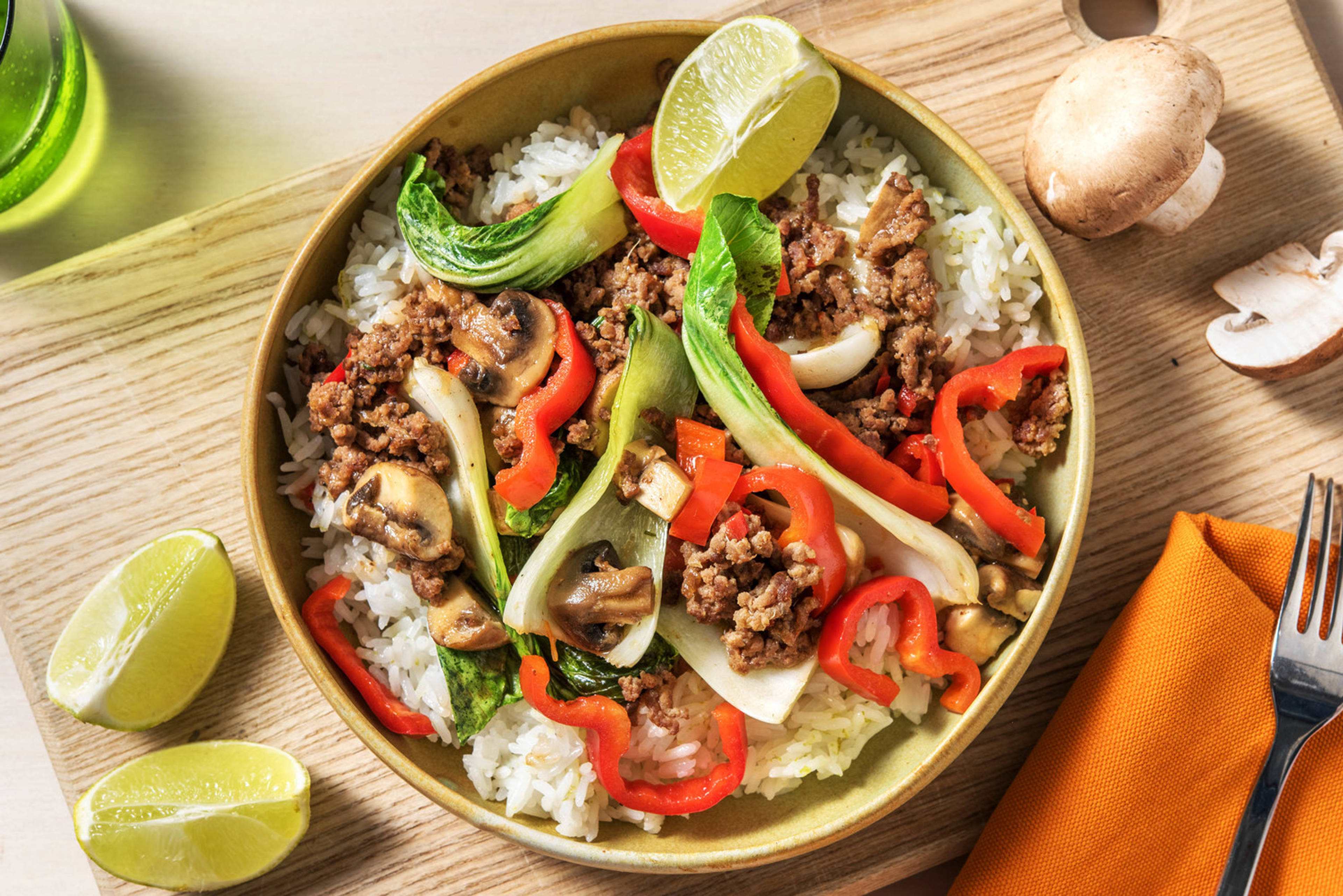 Asiatisches gehacktes Fleisch mit Pak Choi