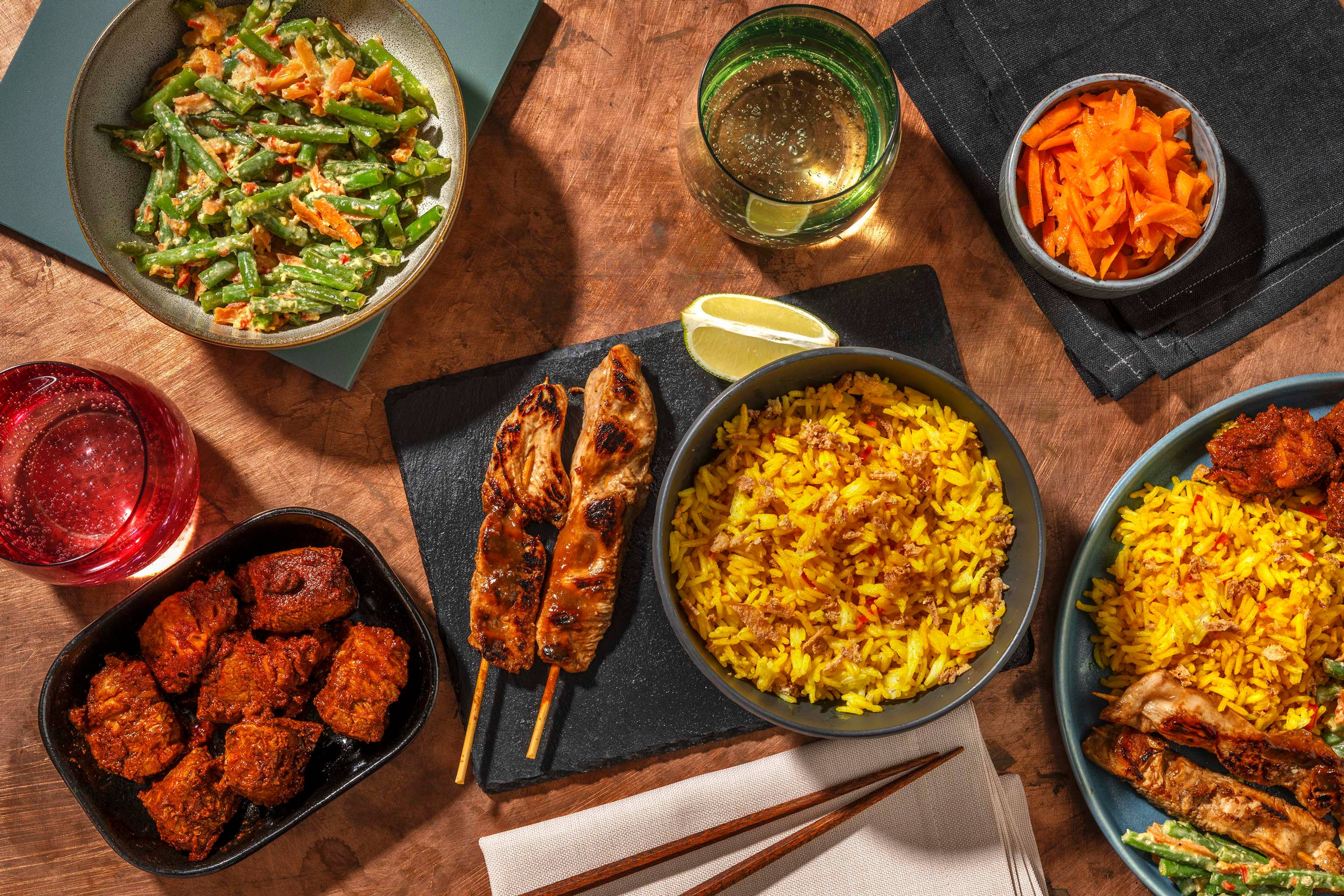 Balinese rijsttafel met rendang en kipsaté