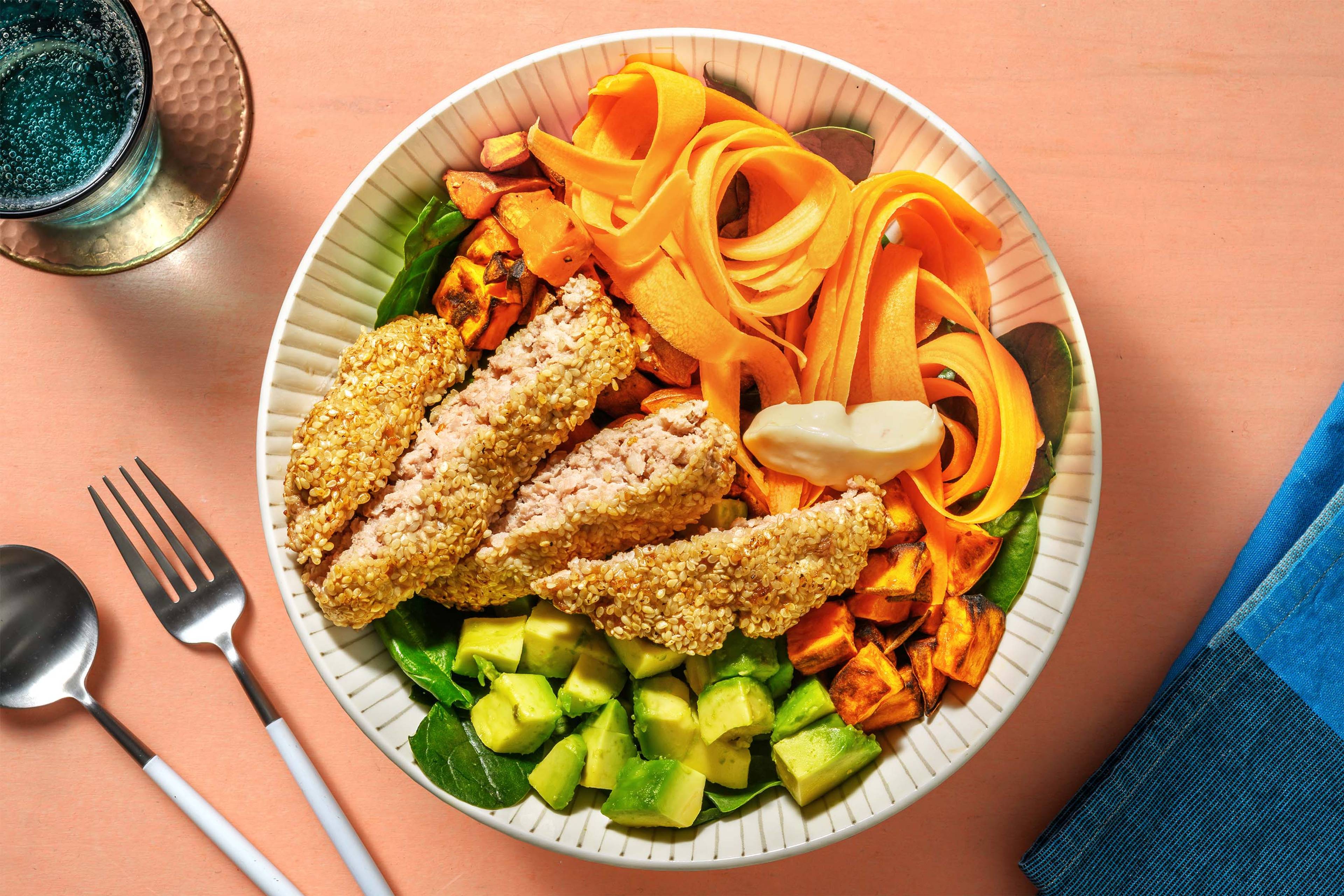 Boeddhabowl met sesamkip, avocado en zoete aardappel