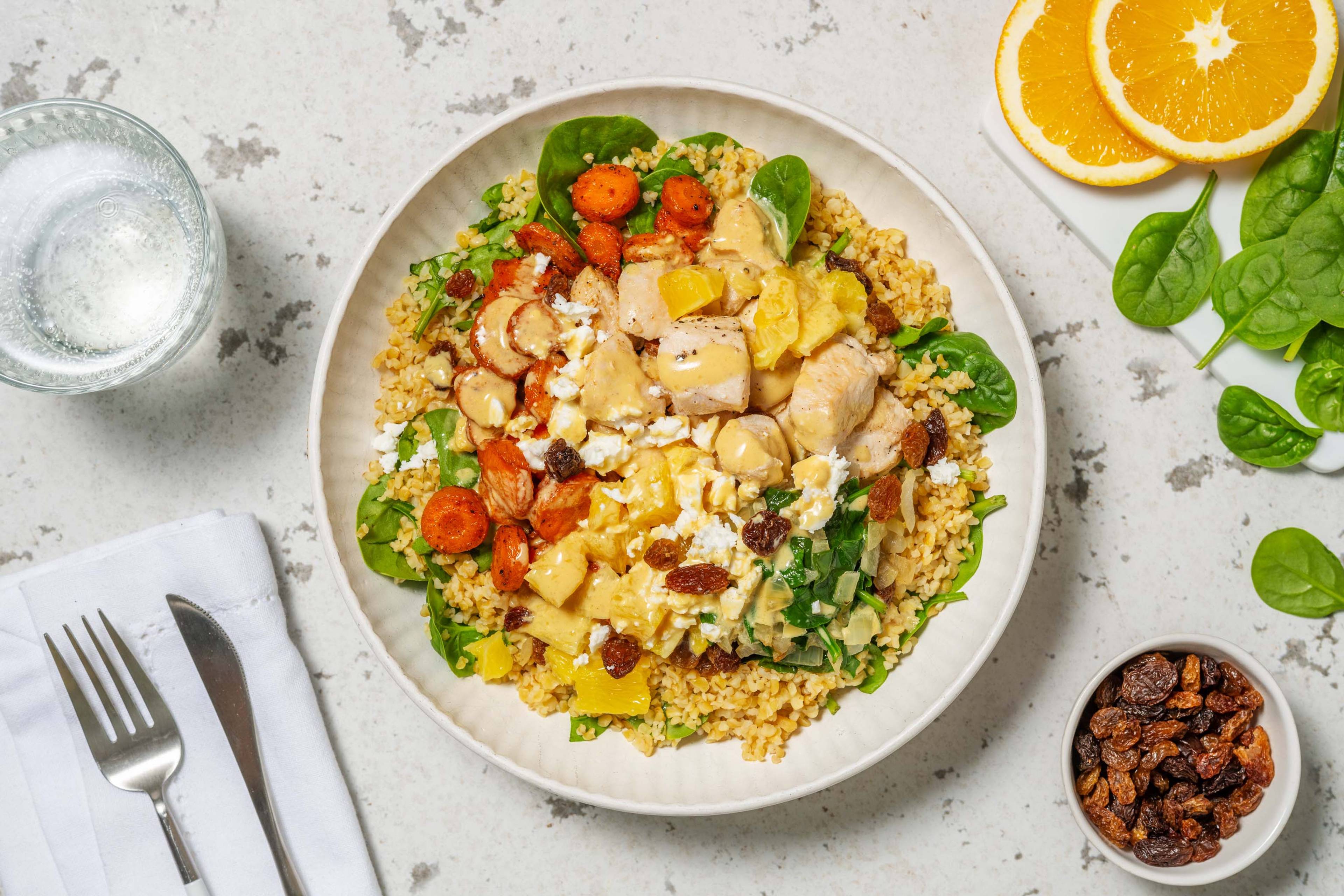 Tunesische bulgur bowl met wortel en kip