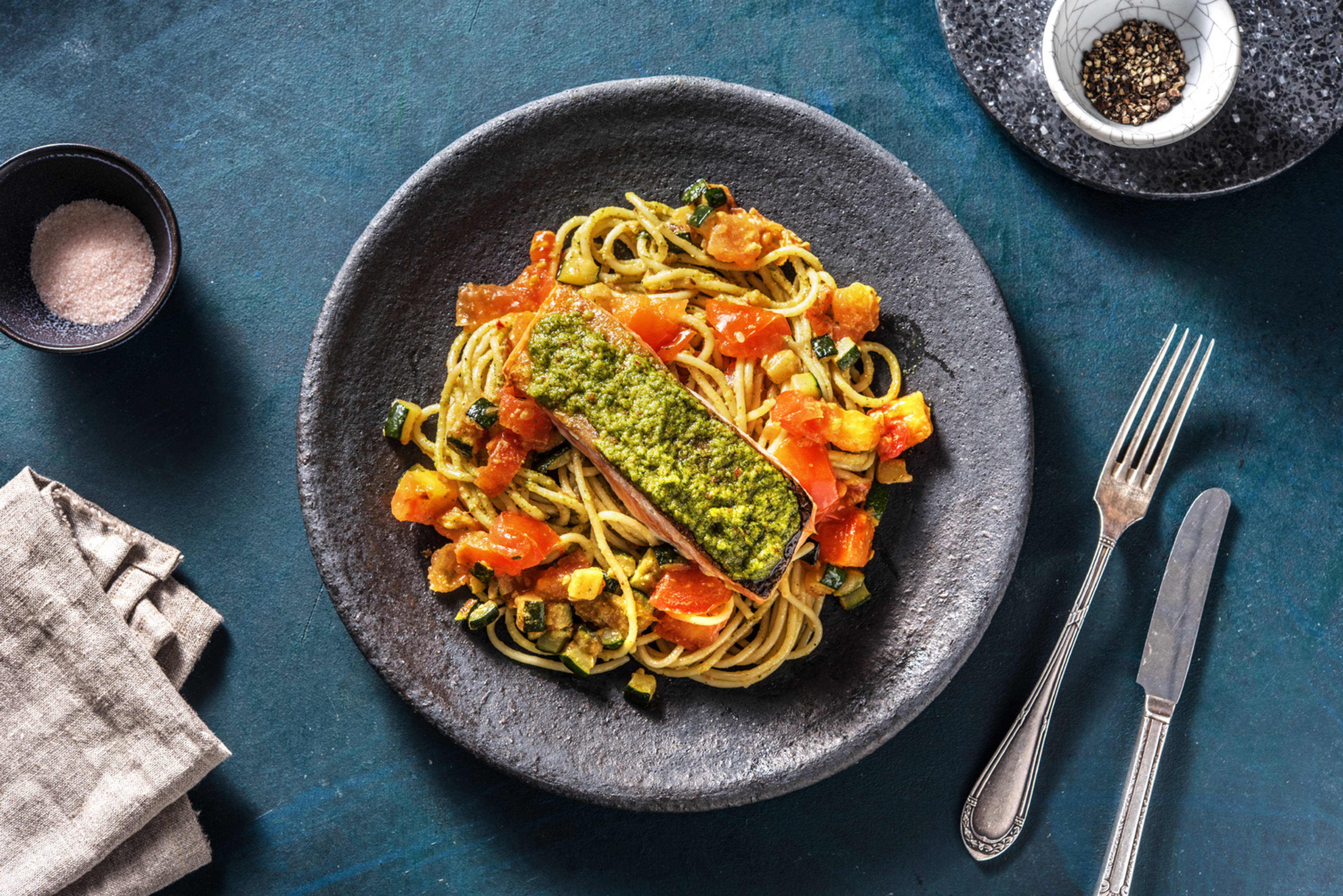 Pasta pesto met zalm
