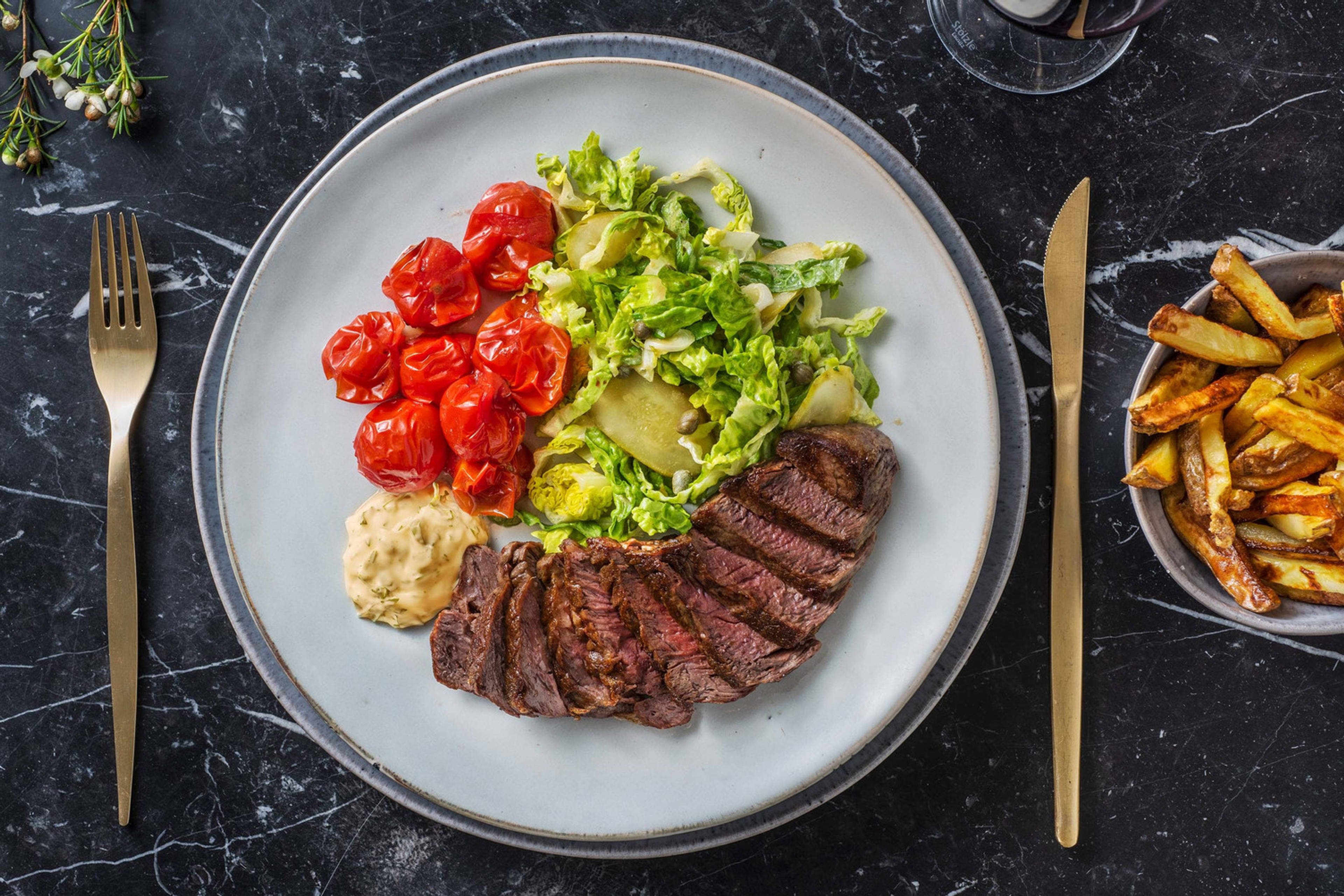 Filet mignon de bœuf frites et sauce béarnaise
