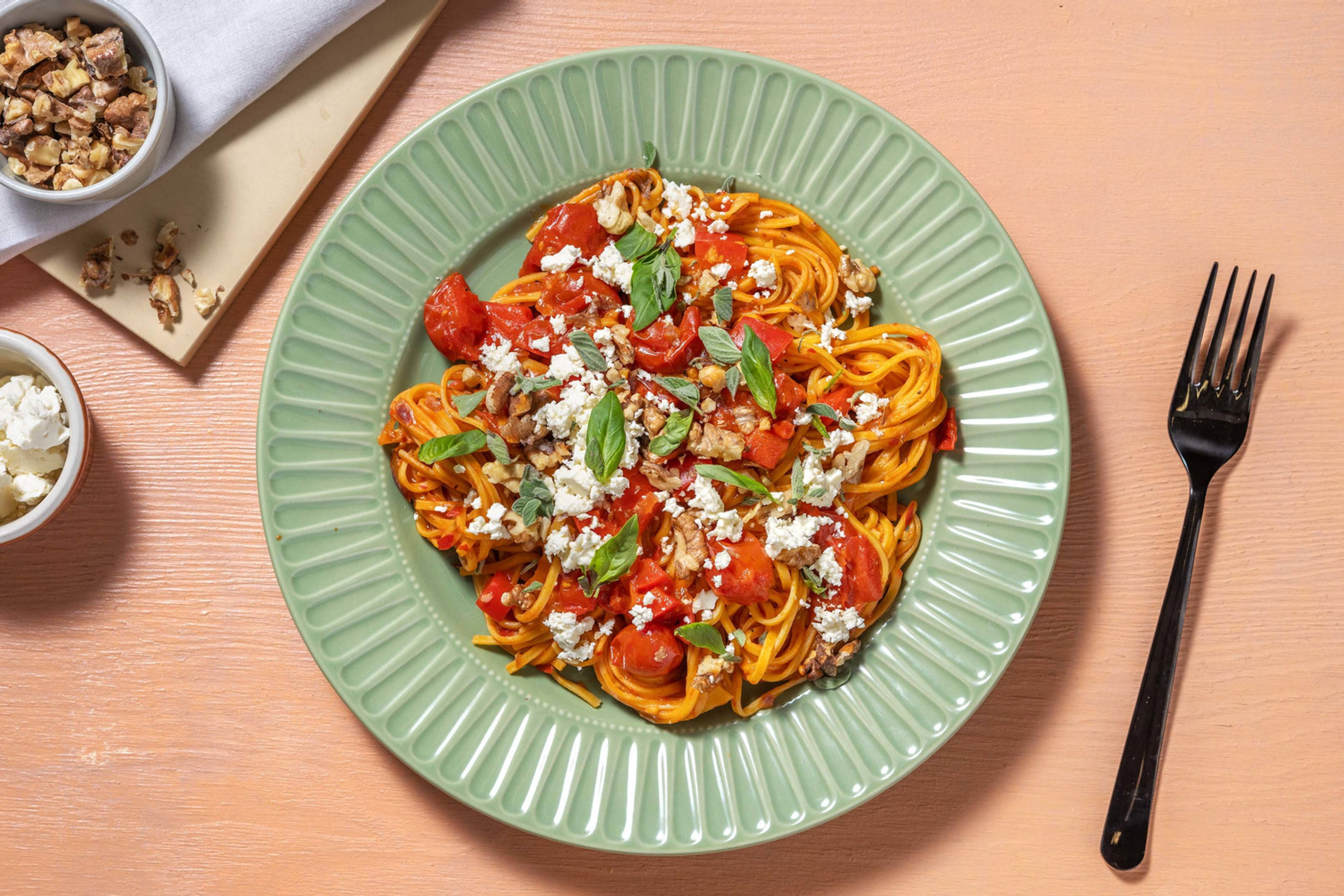 Frische Linguine mit Paprika-Tomaten-Soße