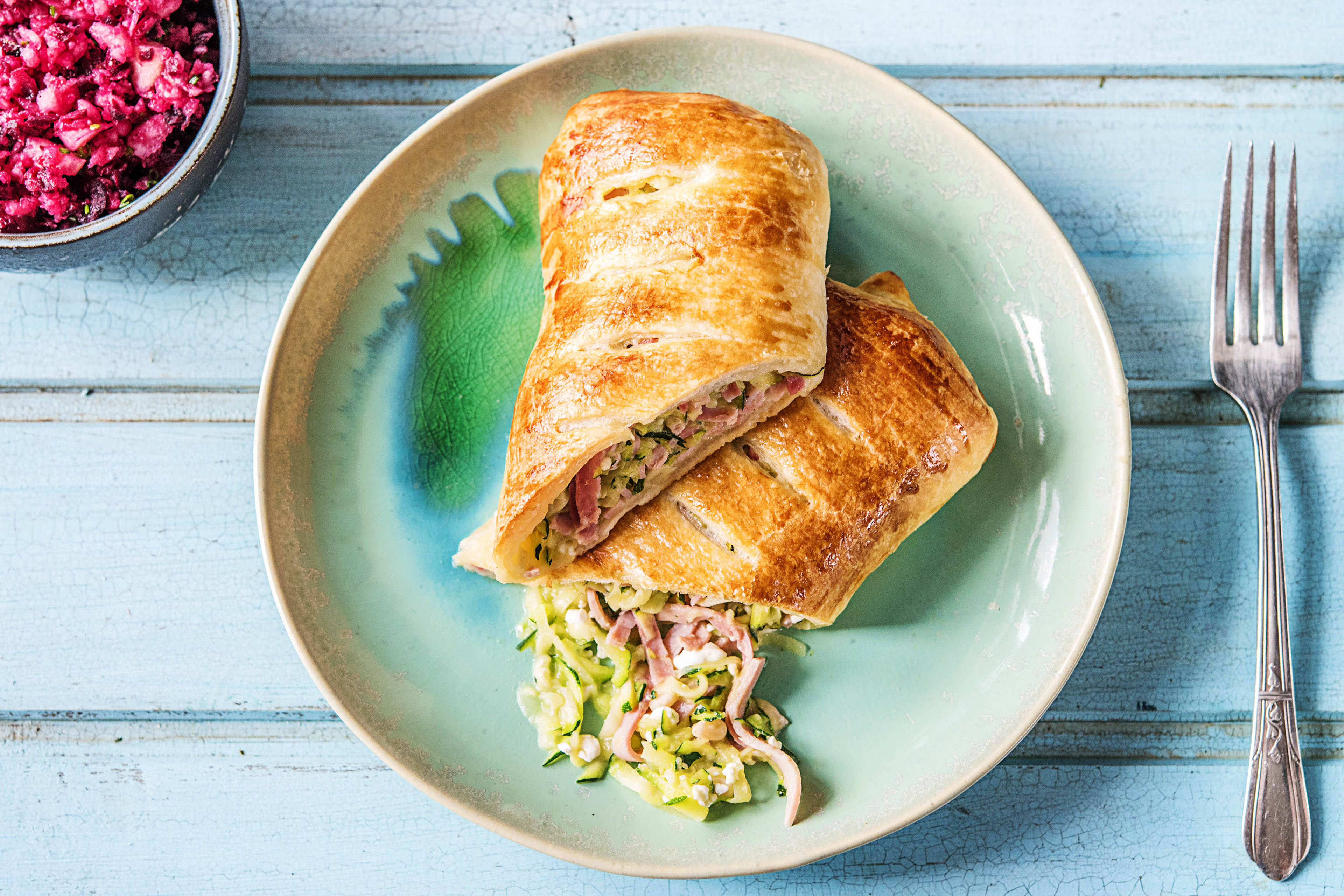 Goldbrauner Schinken-Zucchini-Strudel